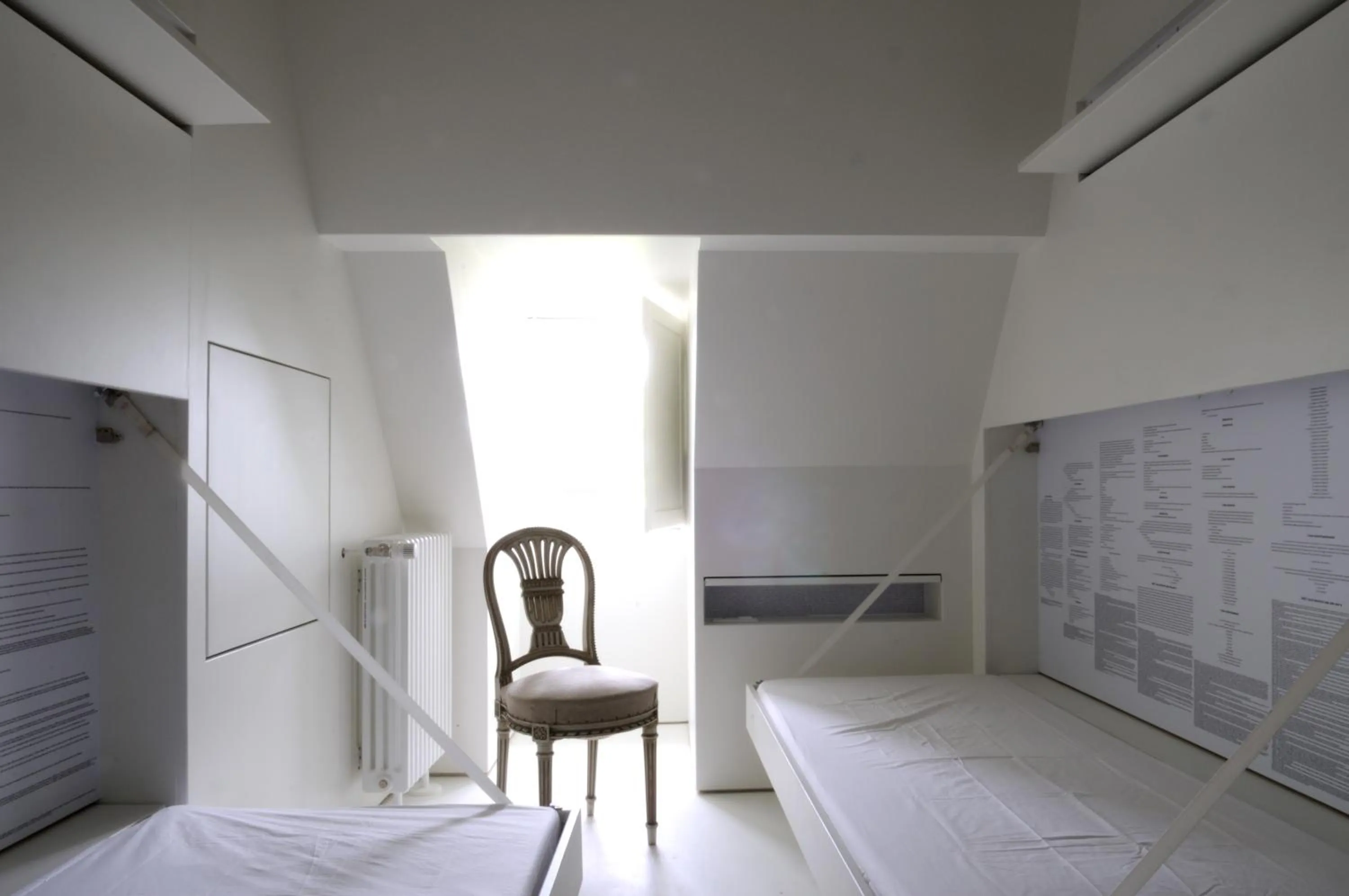 Bedroom, Bed in Surprenantes - Château du Pé