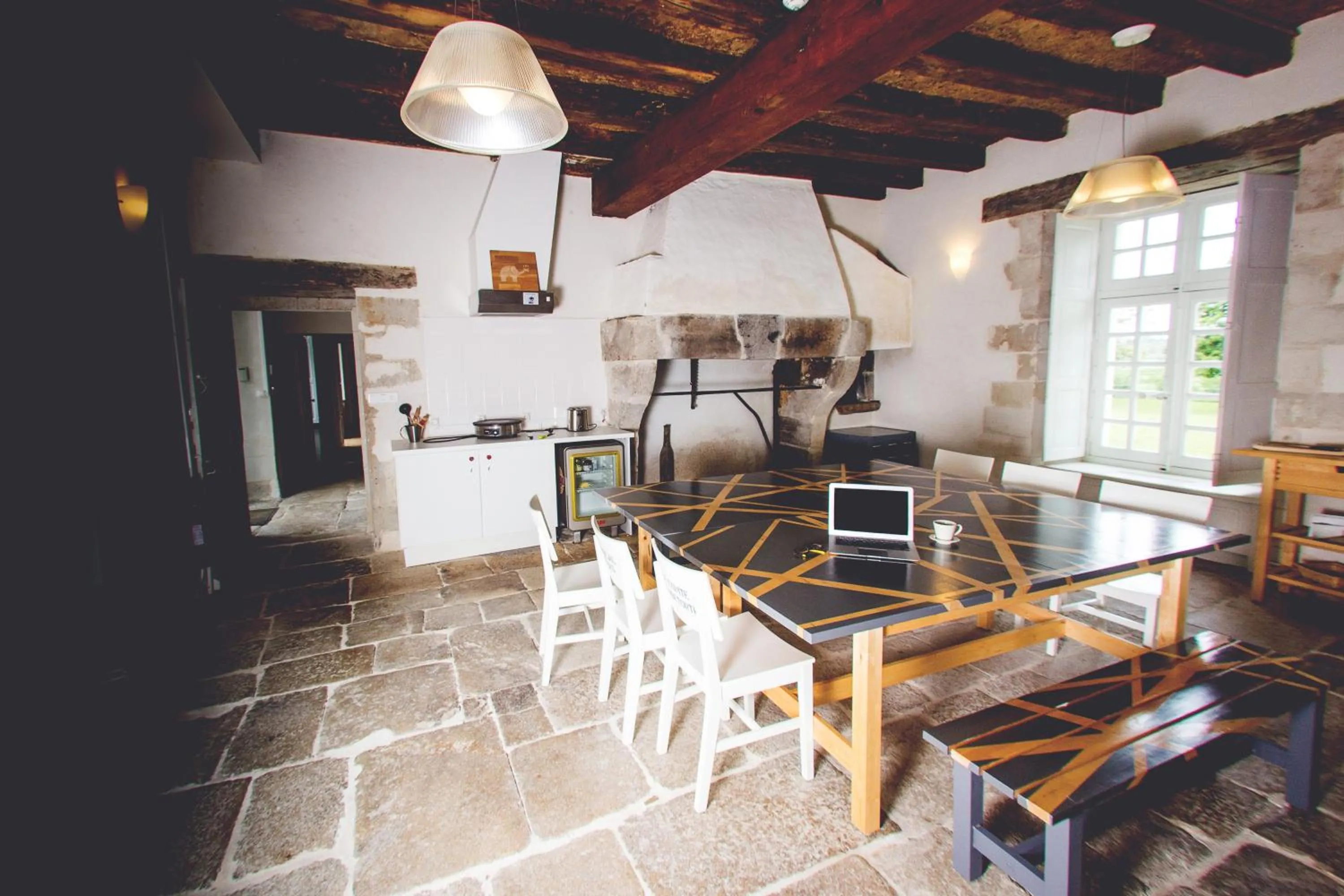 Communal kitchen in Surprenantes - Château du Pé