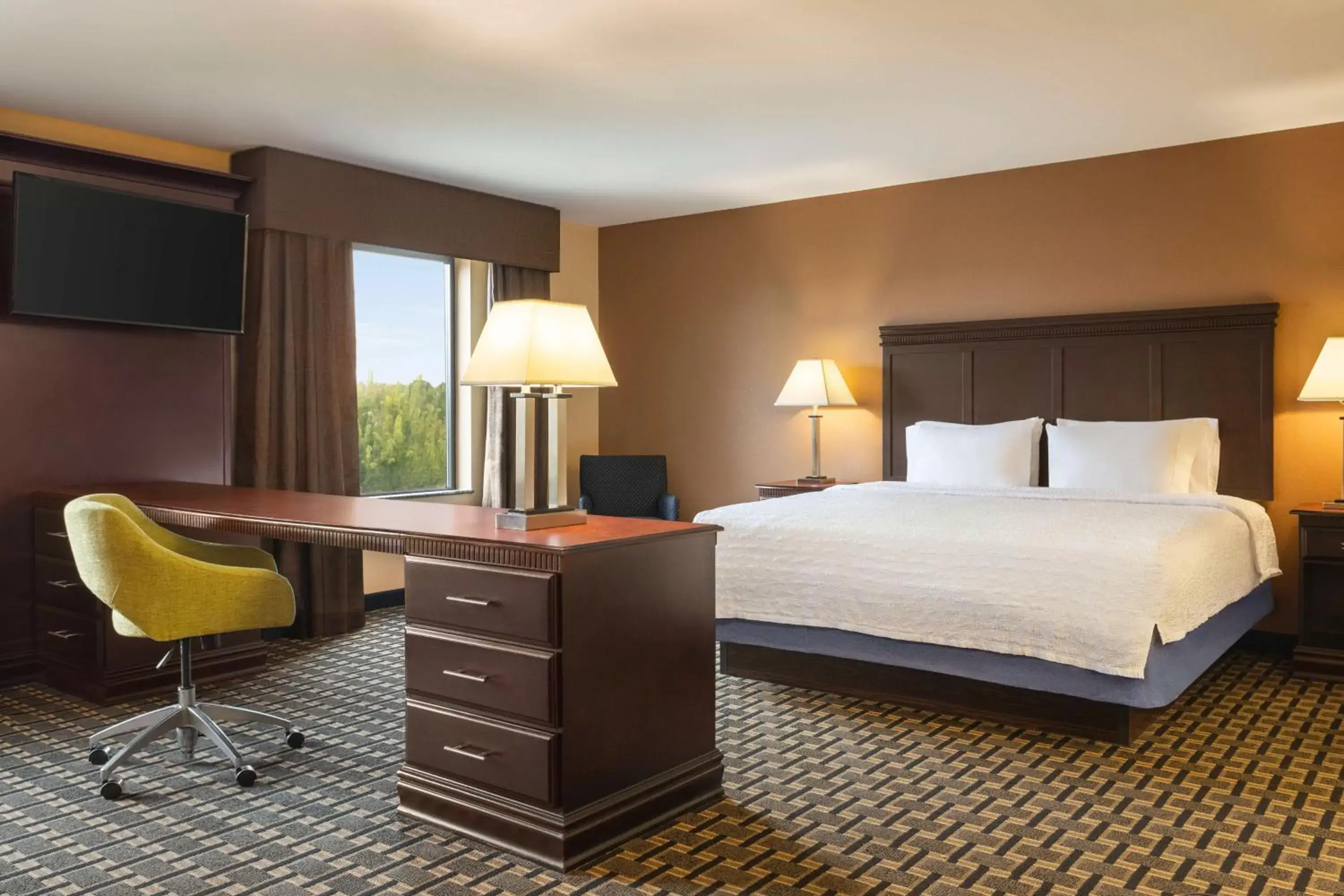 Bed in Hampton Inn & Suites Pine Bluff Bed in Hampton Inn & Suites Pine Bluff