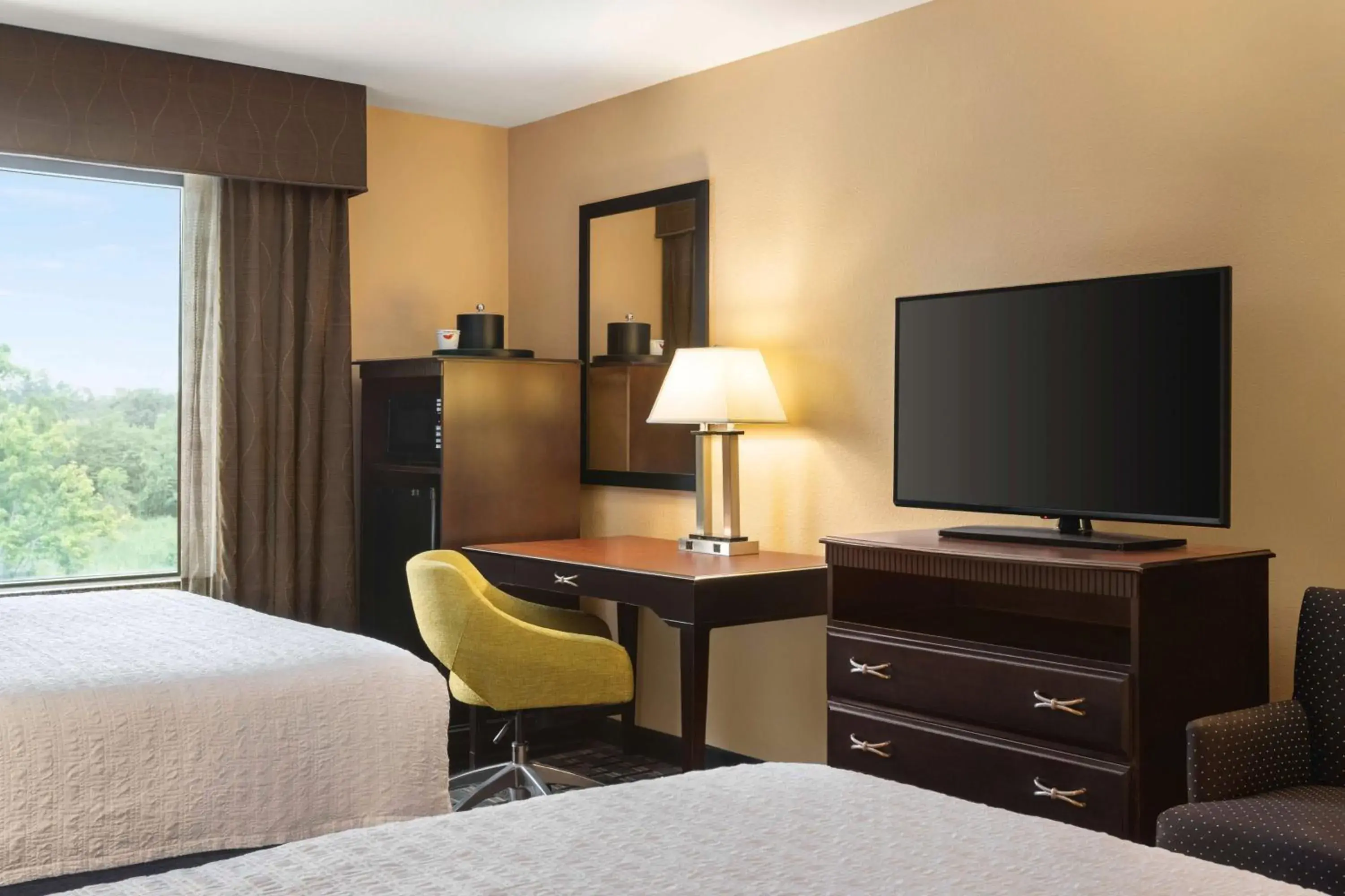 Bedroom, Bed in Hampton Inn & Suites Pine Bluff Bedroom, Bed in Hampton Inn & Suites Pine Bluff