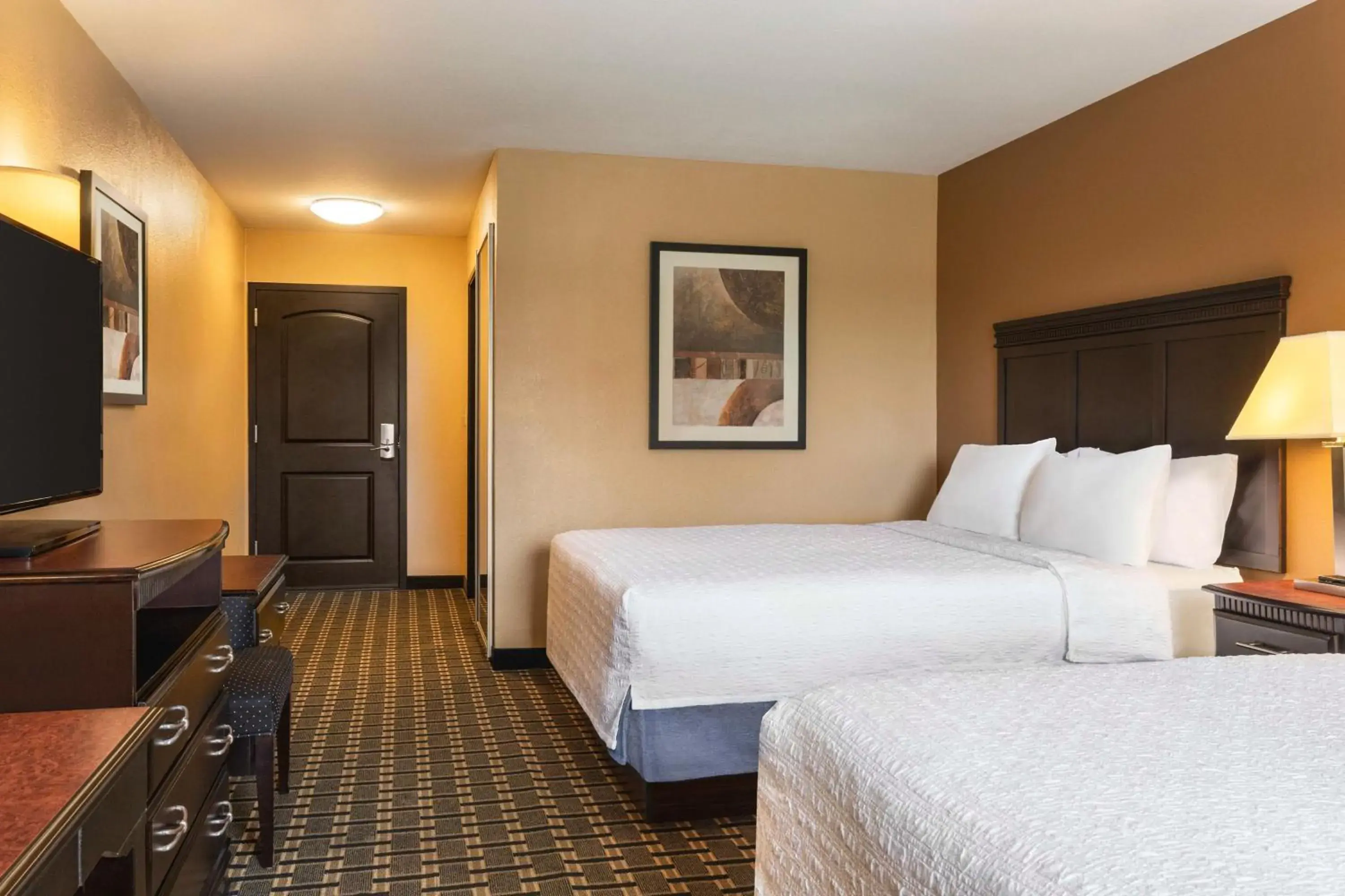 Bed in Hampton Inn & Suites Pine Bluff Bed in Hampton Inn & Suites Pine Bluff