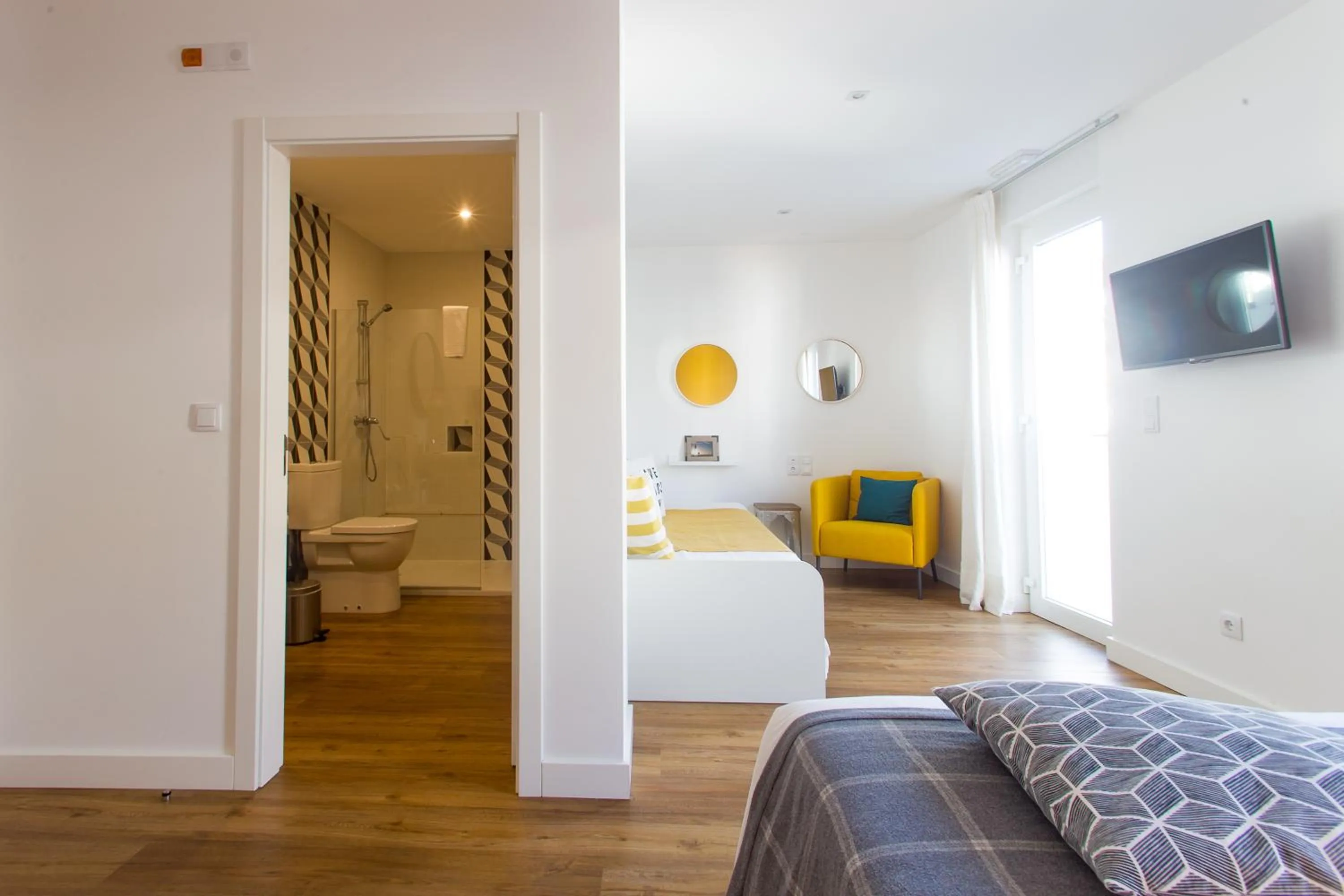 Bathroom, Bed in Aveiro Rossio Bed & Breakfast