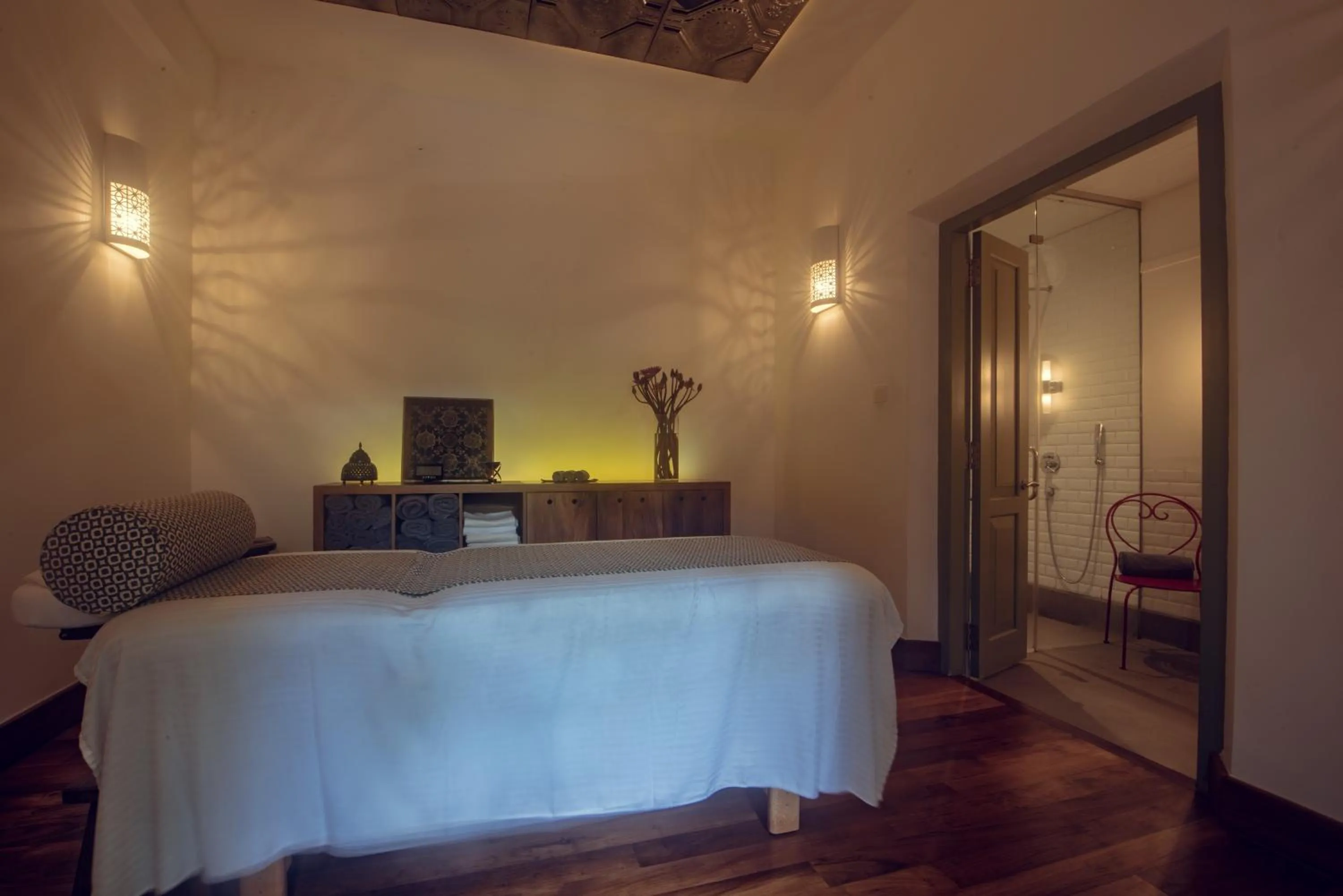 Spa and wellness centre/facilities, Bed in Fort Bazaar