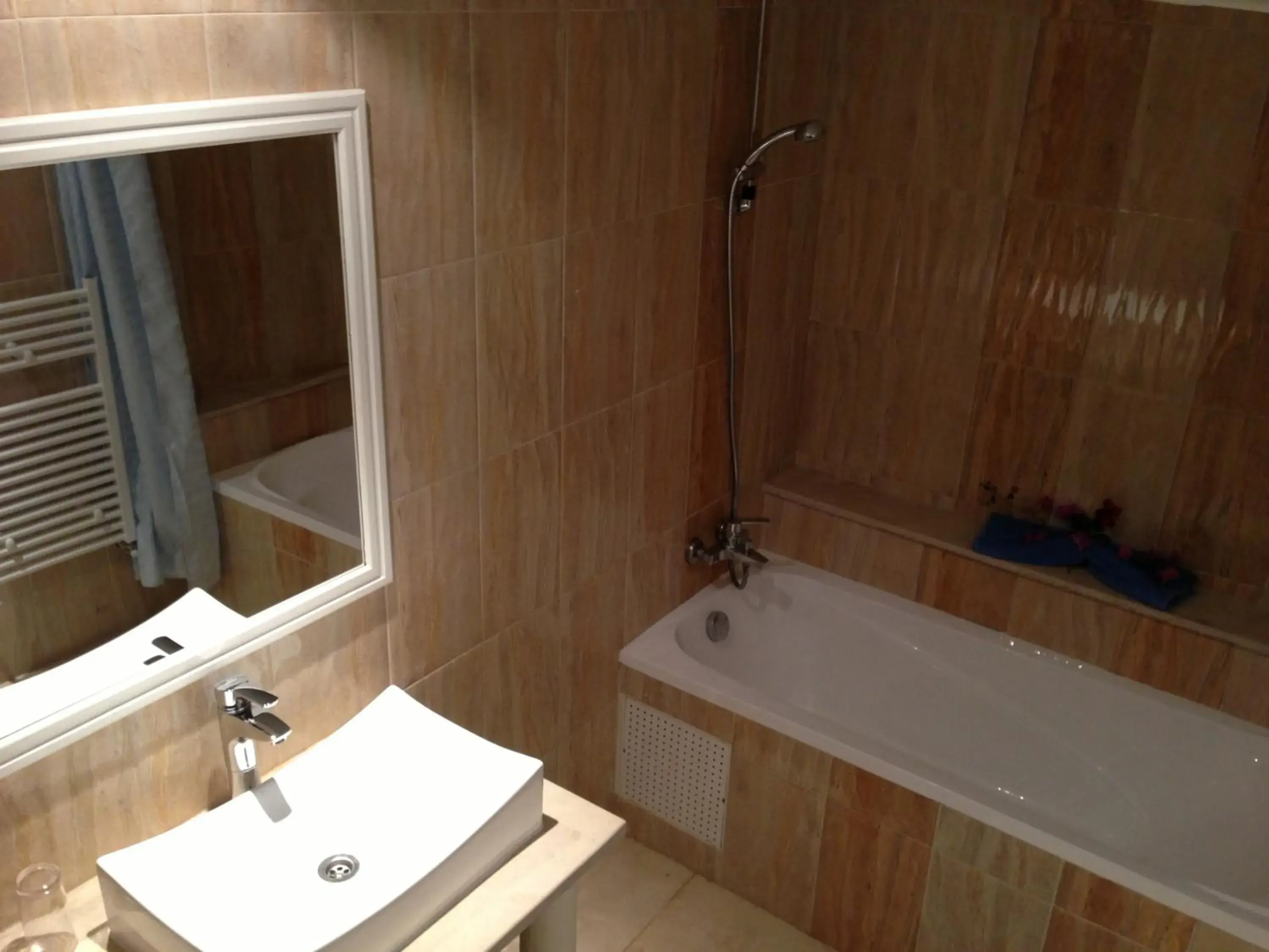 Bathroom in Hotel Les Palmiers Bathroom in Hotel Les Palmiers