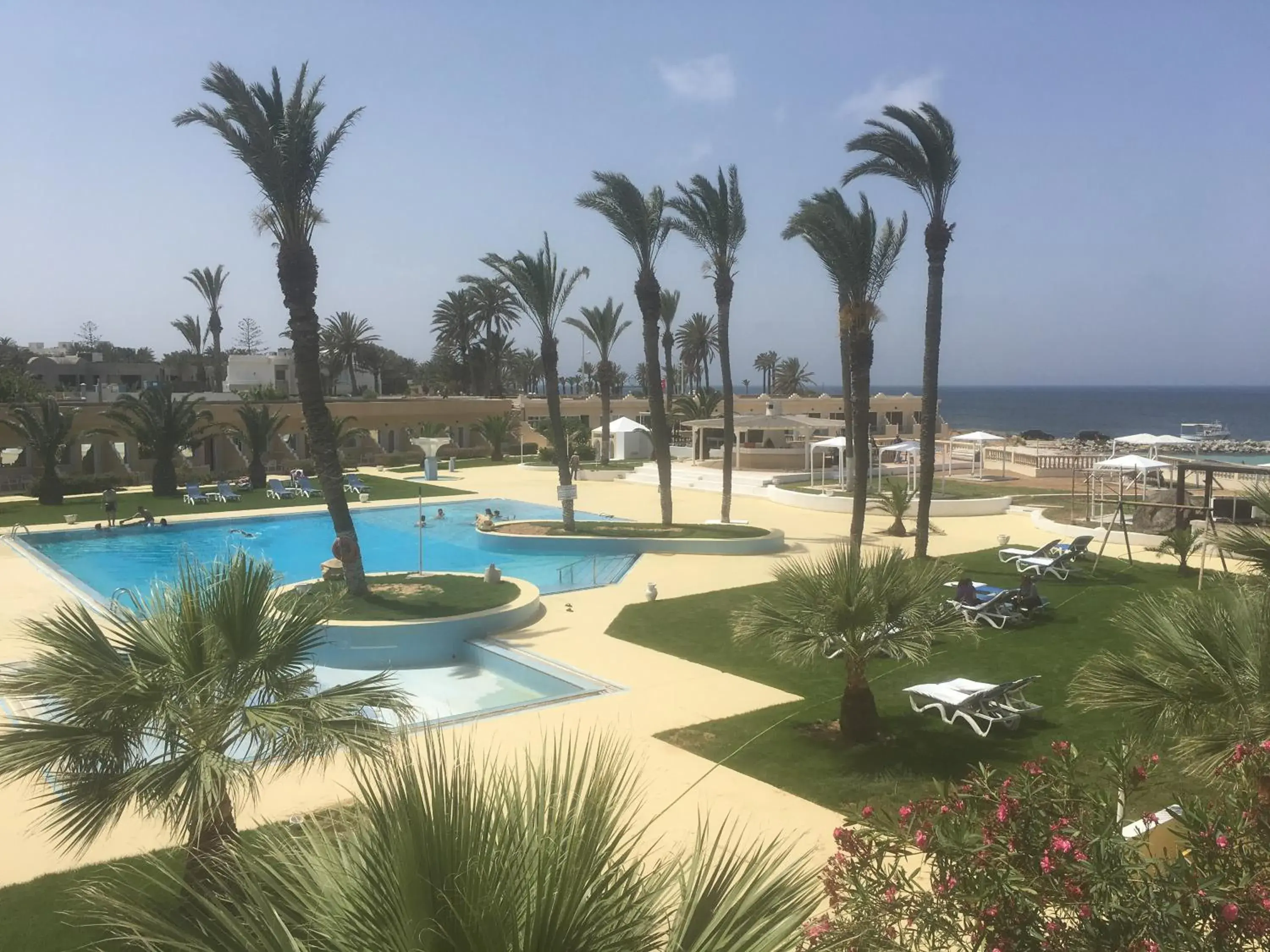 Swimming pool in Hotel Les Palmiers Swimming pool in Hotel Les Palmiers