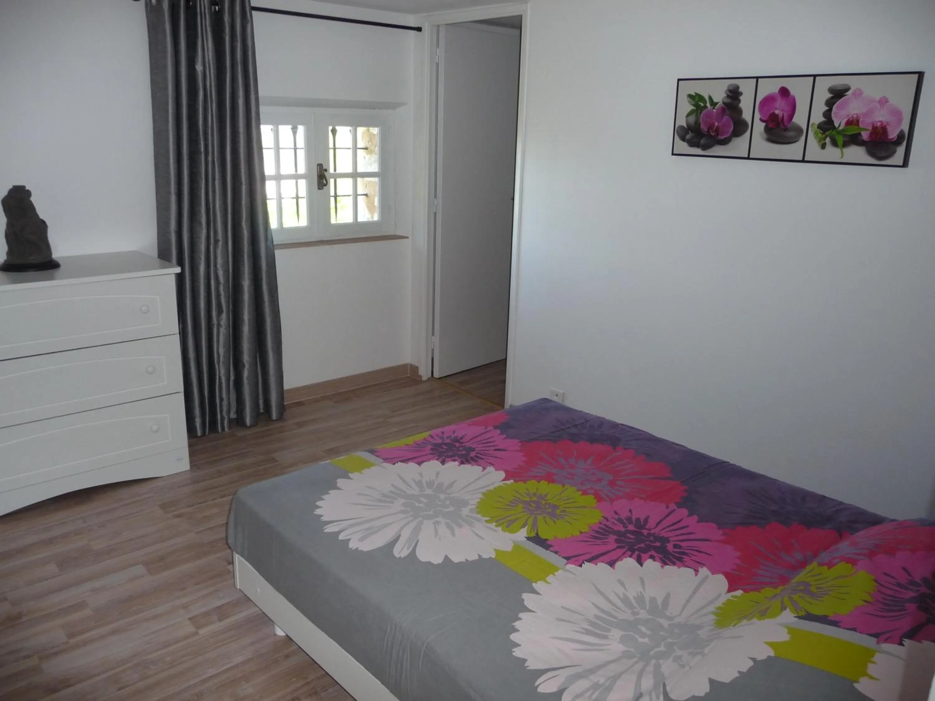 Bedroom, Bed in Appartement Castagniers