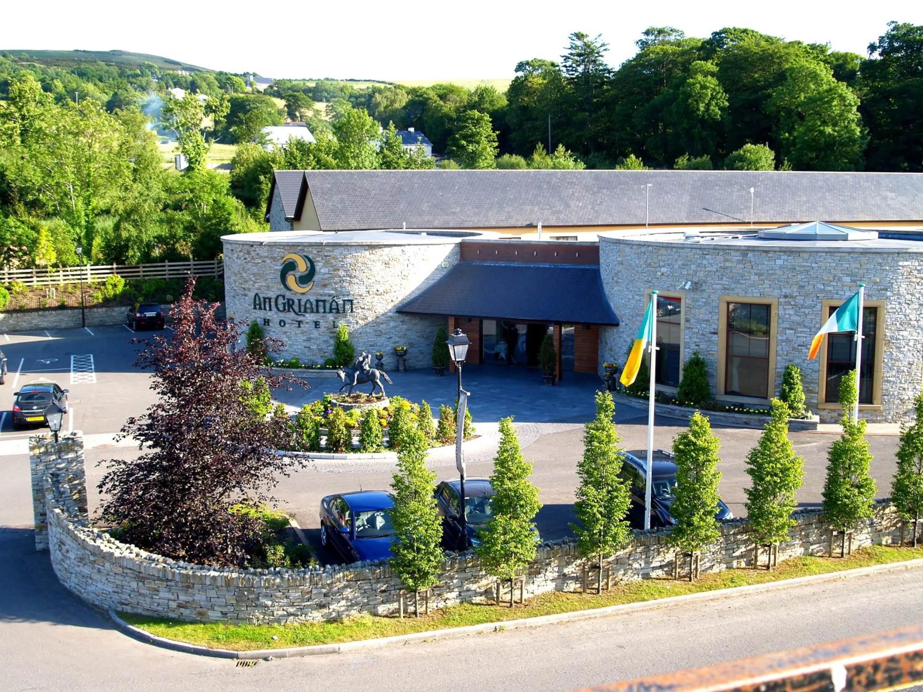 Facade/entrance in An Grianan Hotel