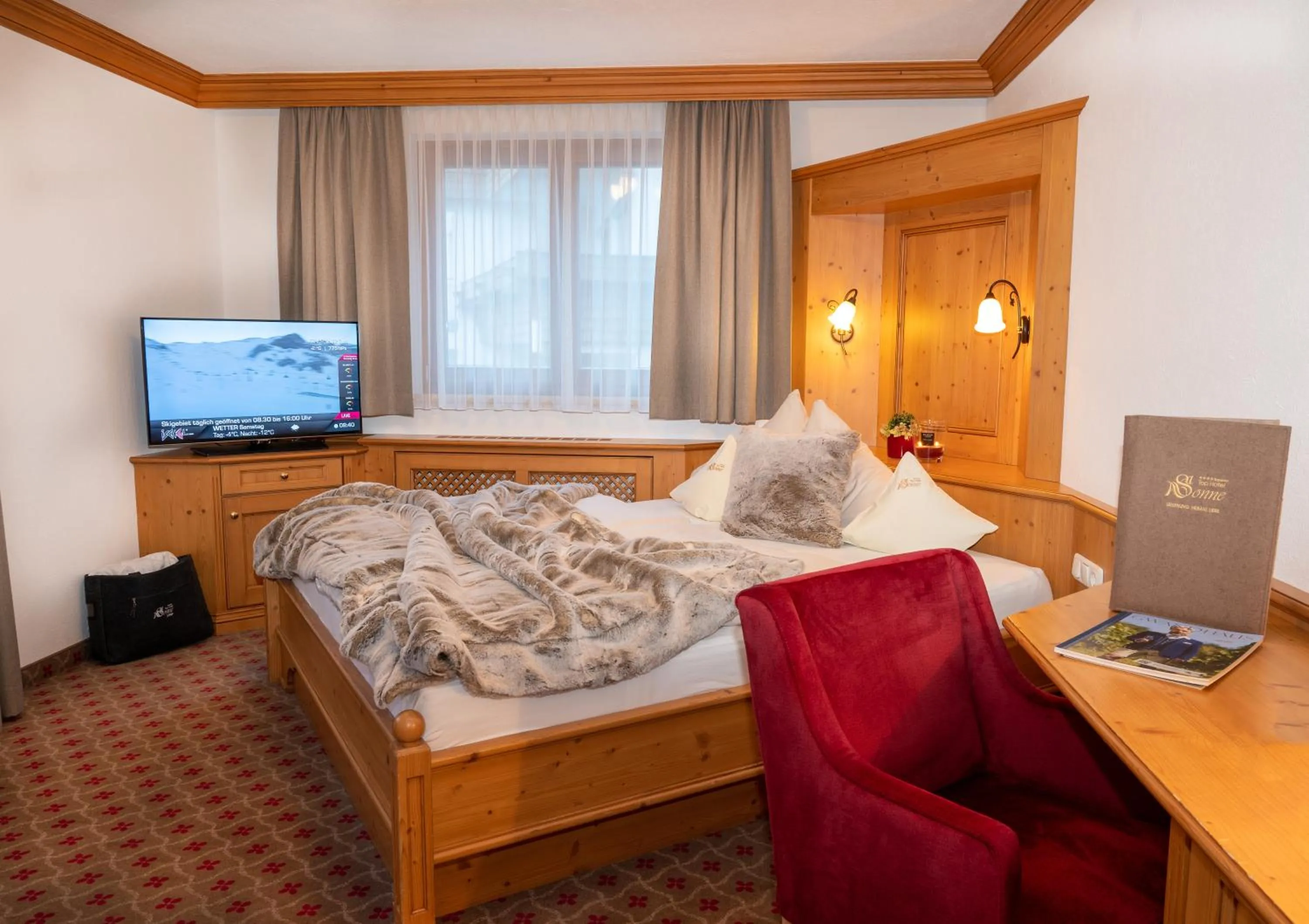 Bed in Hotel Sonne Ischgl