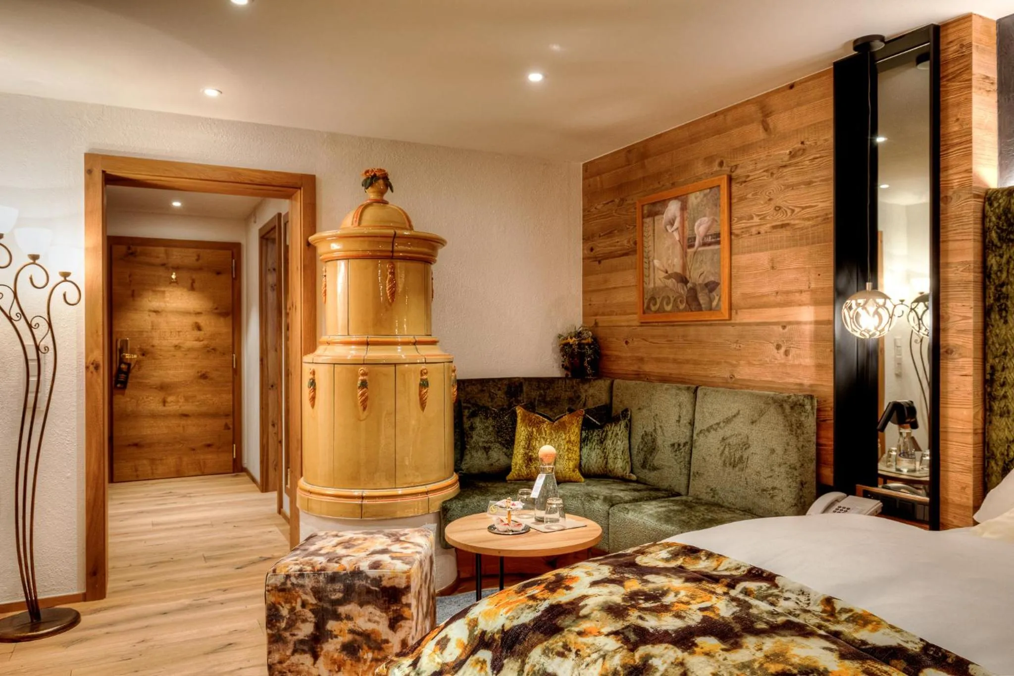 Photo of the whole room, Bed in Hotel Sonne Ischgl