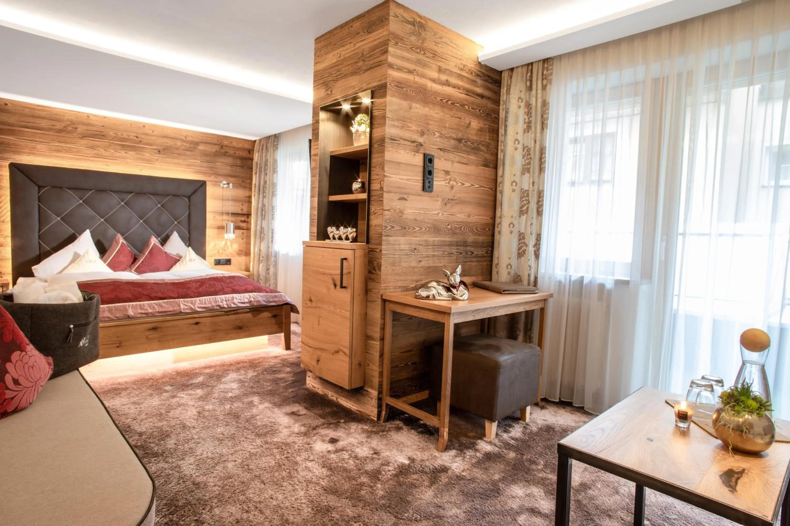 Bedroom, Bed in Hotel Sonne Ischgl