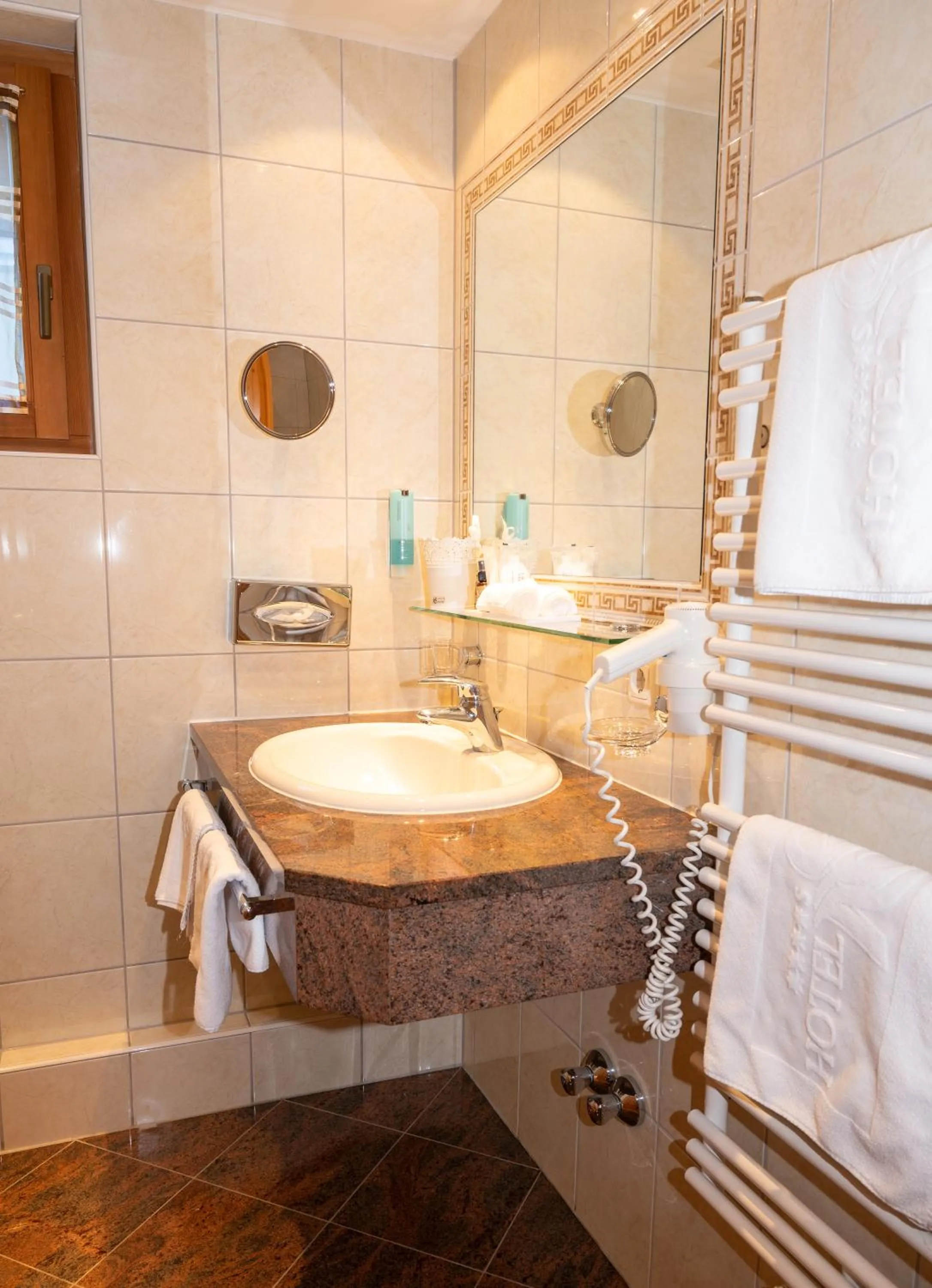 Photo of the whole room in Hotel Sonne Ischgl