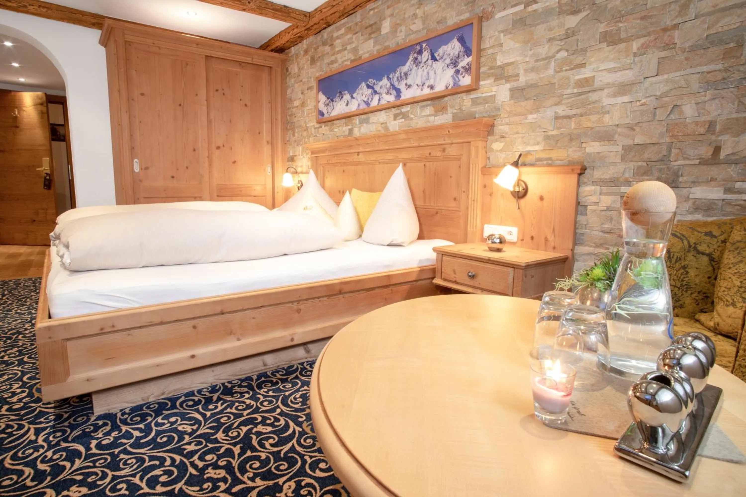 Bedroom, Bed in Hotel Sonne Ischgl