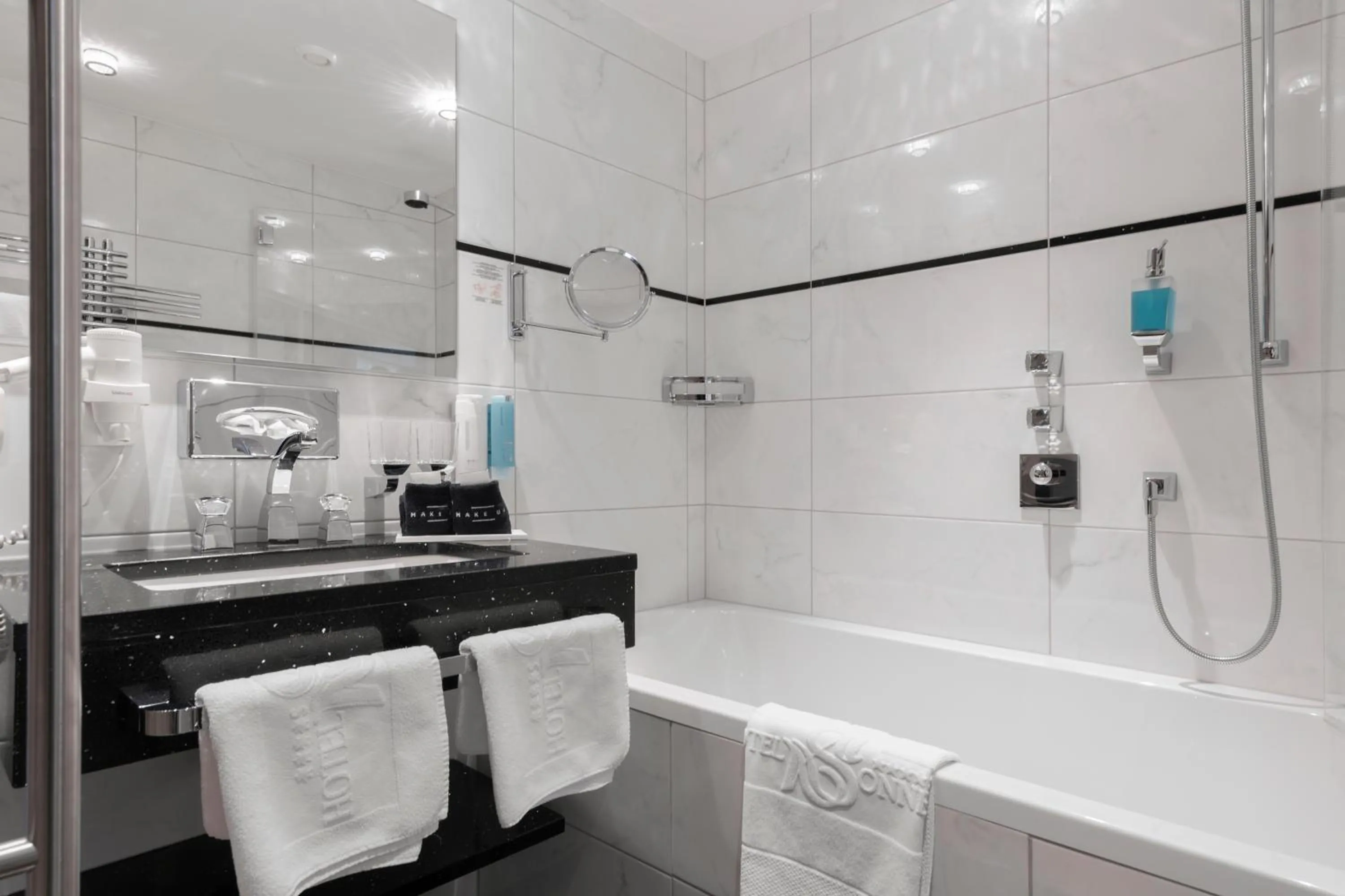 Photo of the whole room in Hotel Sonne Ischgl