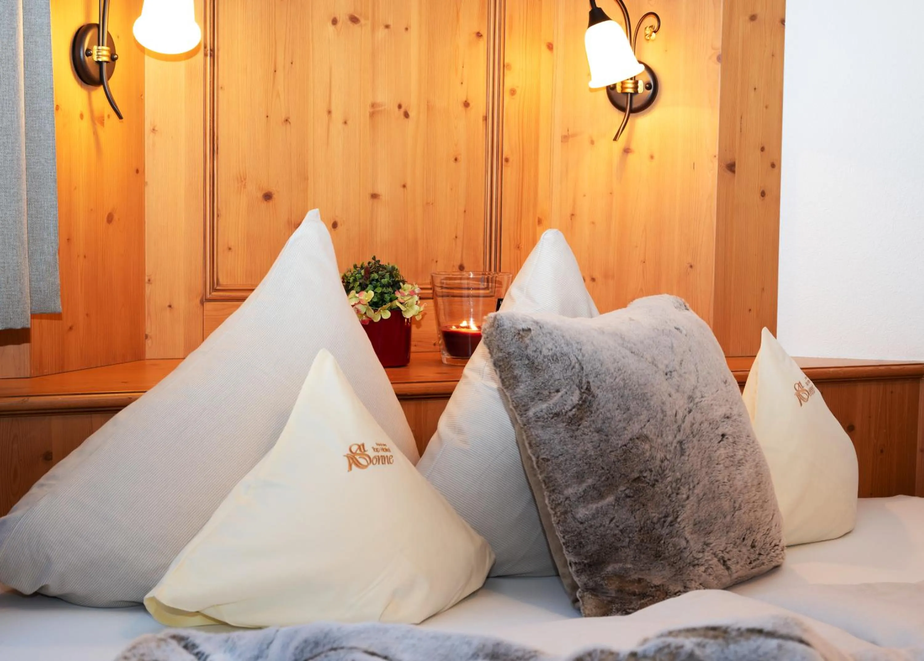 Photo of the whole room, Bed in Hotel Sonne Ischgl