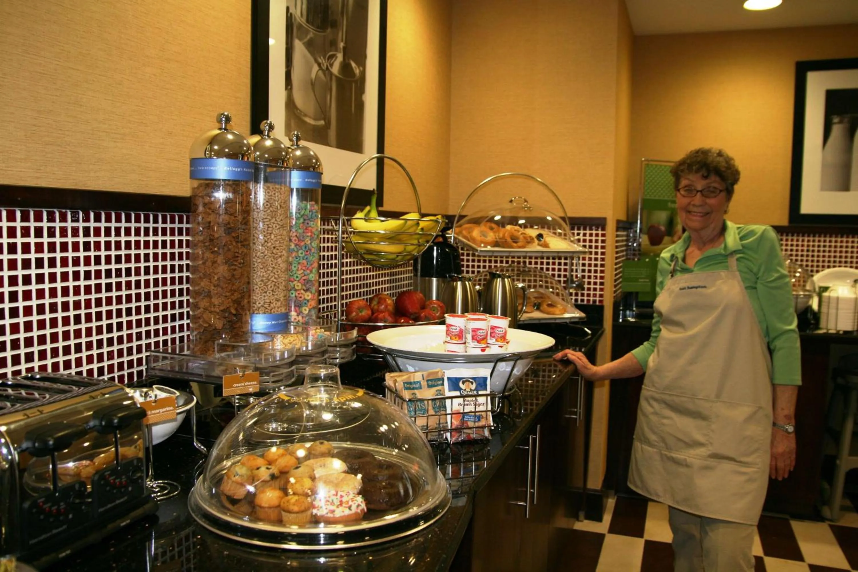 Dining area in Hampton Inn & Suites Millington