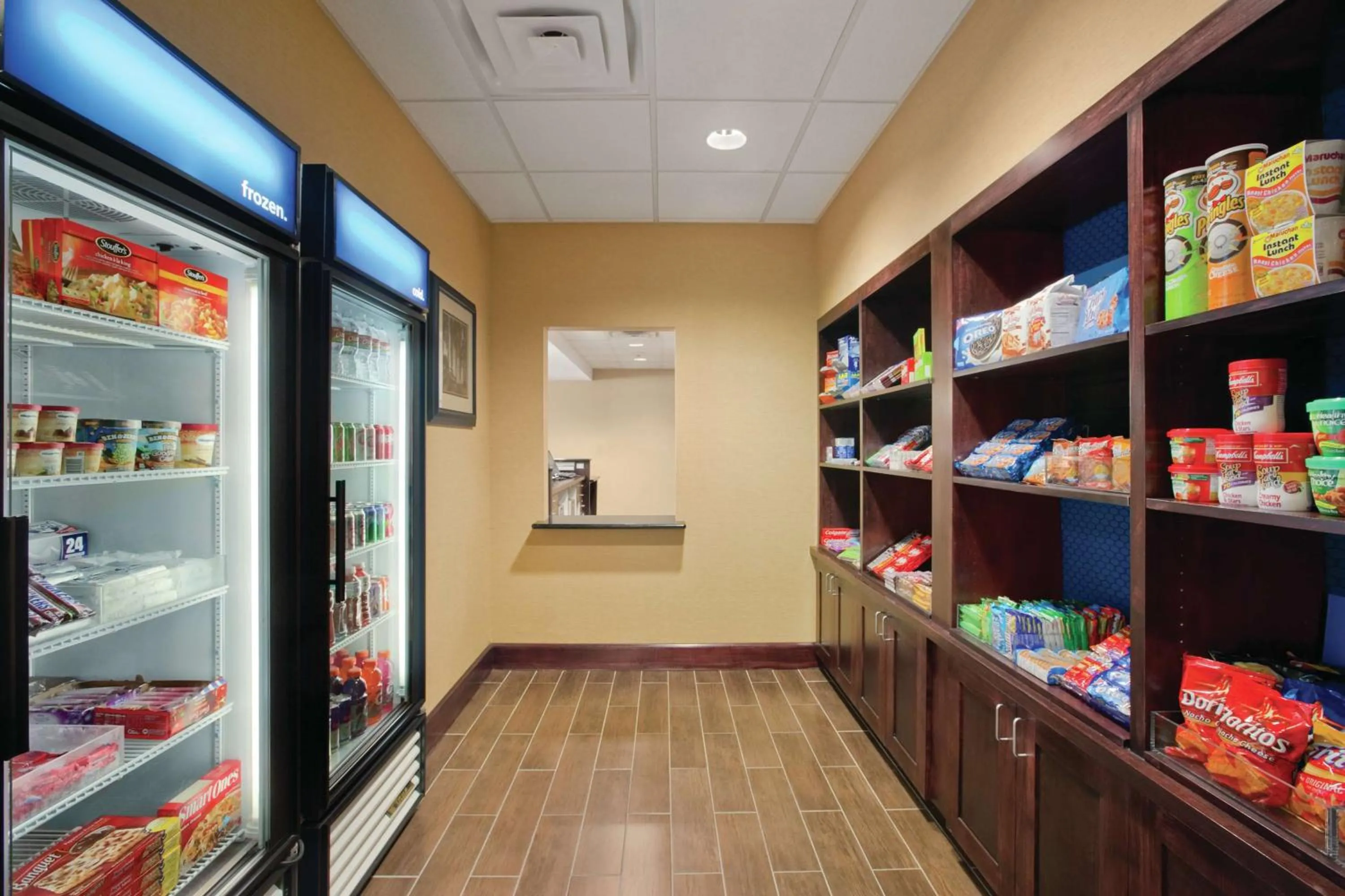 Photo of the whole room in Hampton Inn & Suites Millington