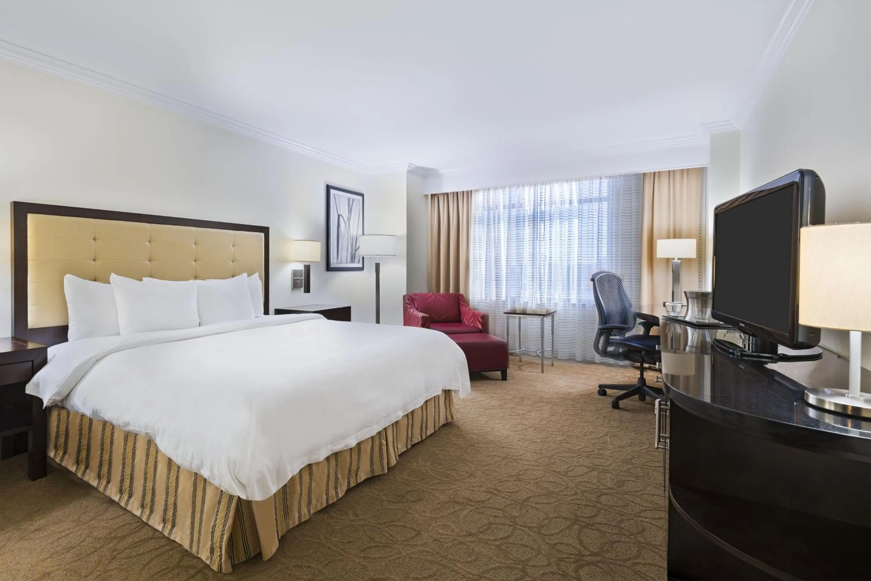 Bed in Hilton Richmond Hotel & Spa Short Pump