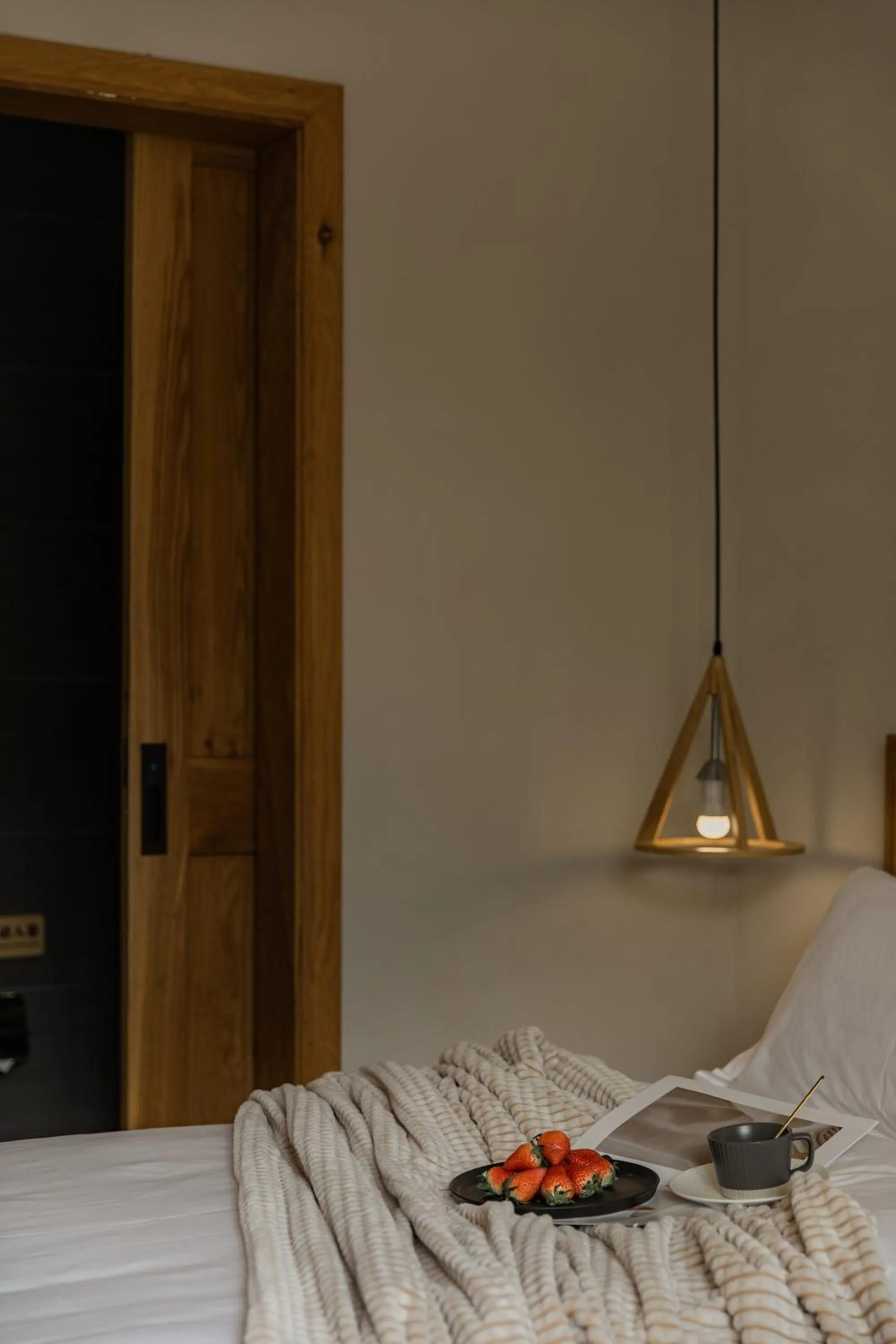 Bedroom, Bed in T innn - West Lake - Yueshang Yunshe Homestay - Hangzhou Taiziwan Park Branch