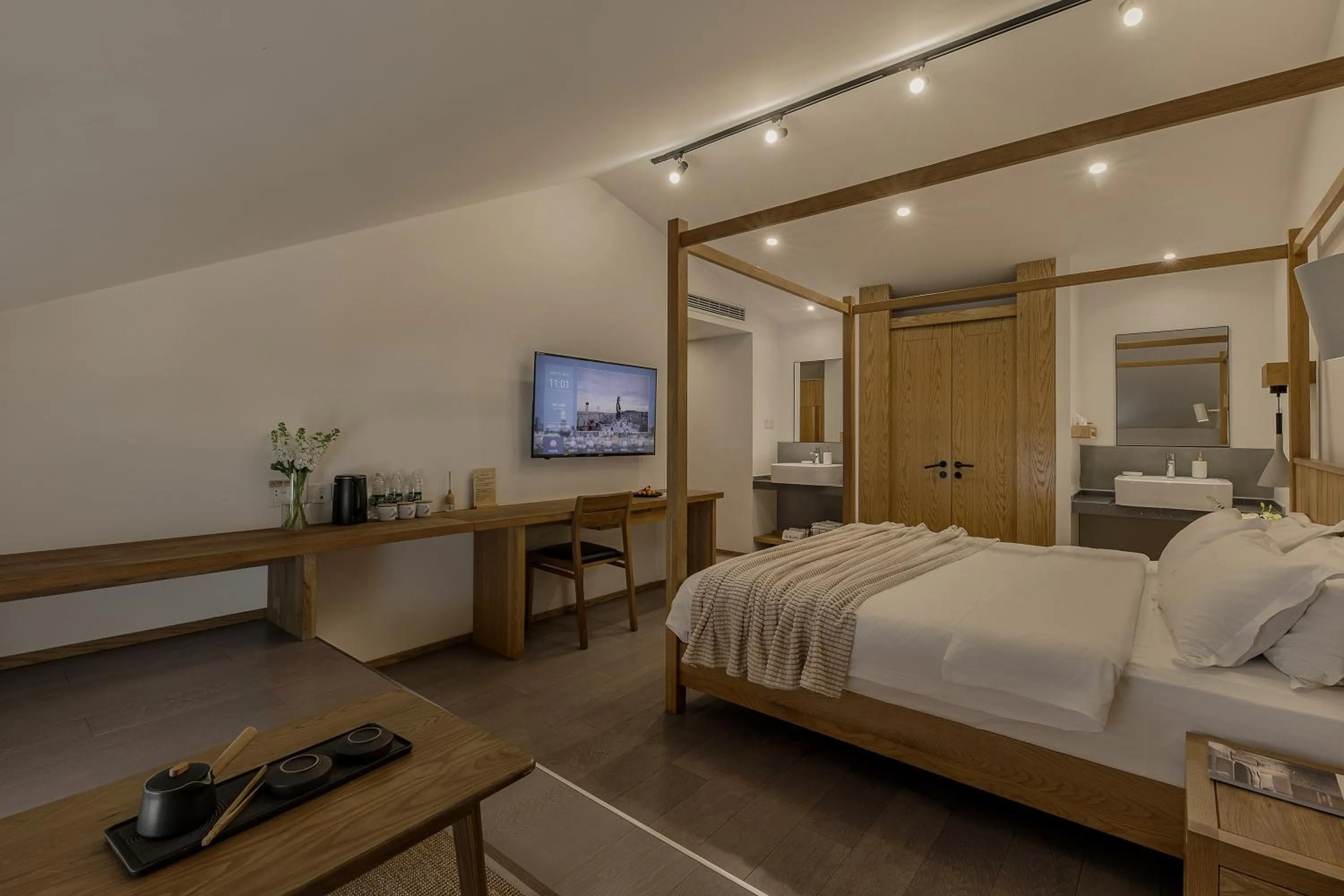 Photo of the whole room, Bed in T innn - West Lake - Yueshang Yunshe Homestay - Hangzhou Taiziwan Park Branch