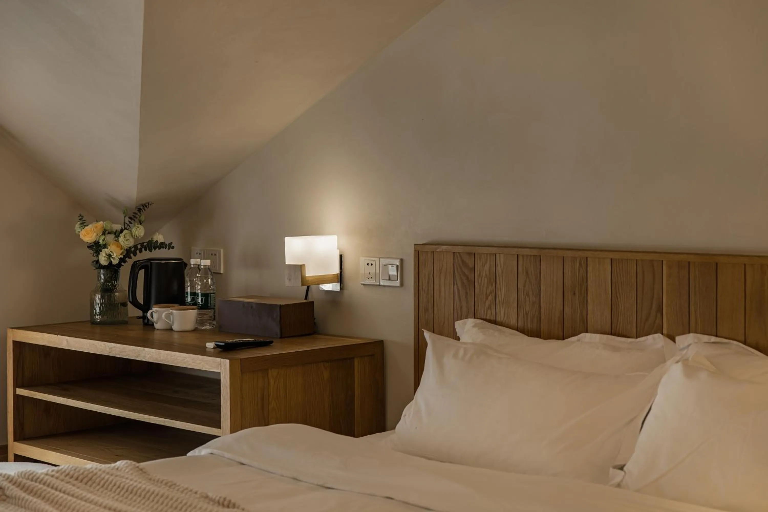 Bedroom, Bed in T innn - West Lake - Yueshang Yunshe Homestay - Hangzhou Taiziwan Park Branch