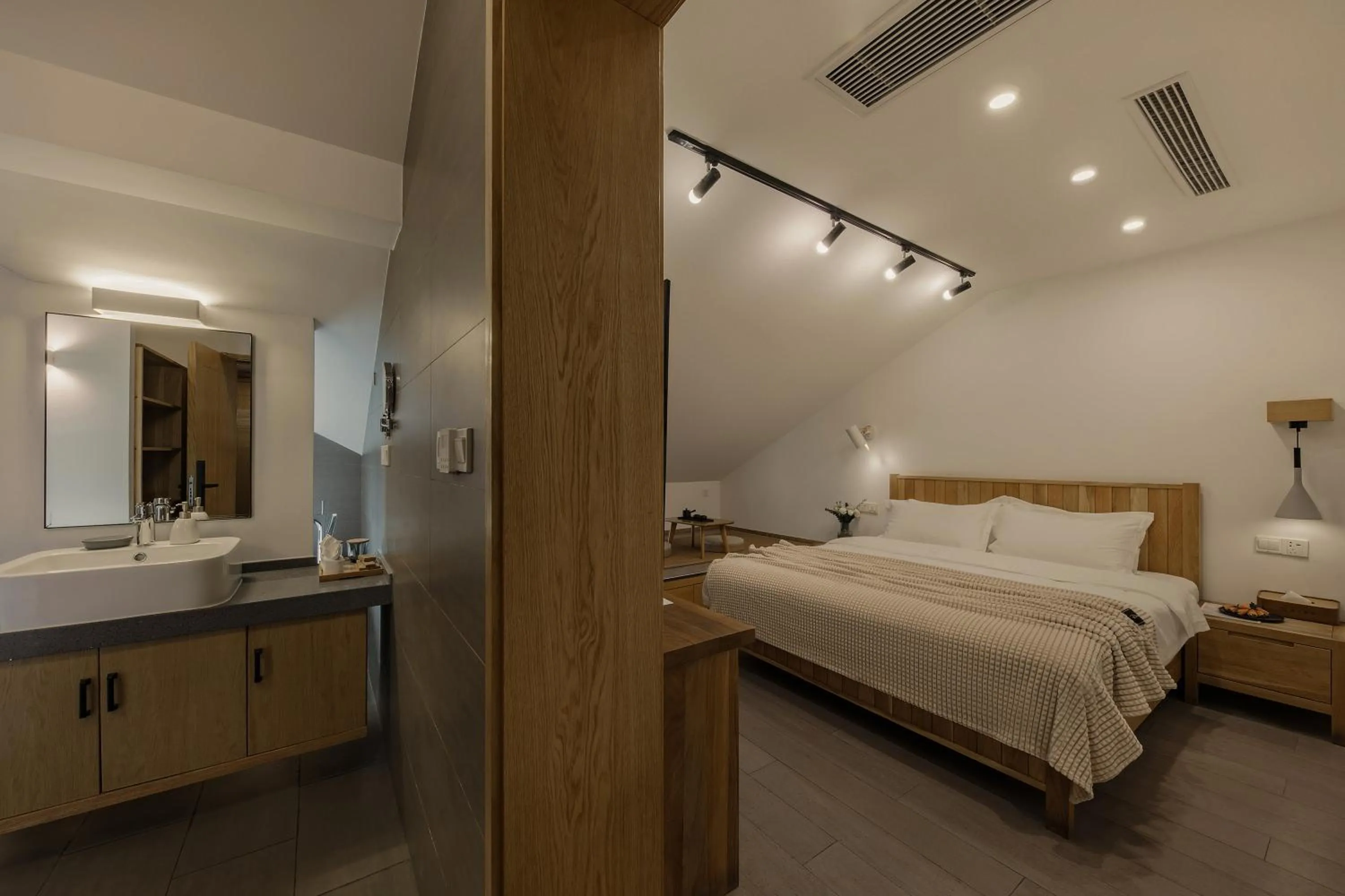 Bedroom, Bed in T innn - West Lake - Yueshang Yunshe Homestay - Hangzhou Taiziwan Park Branch