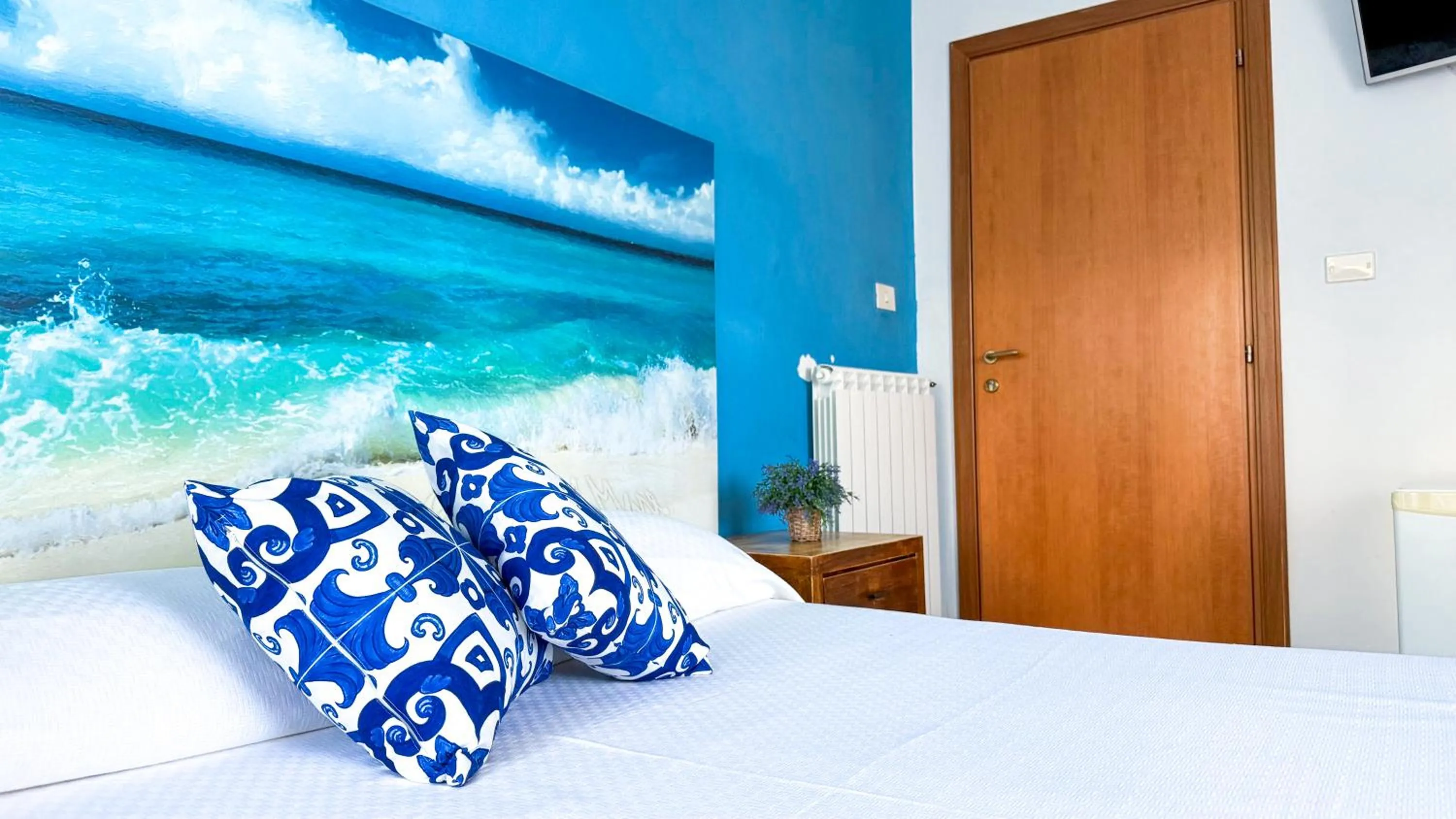 Stanze sul Mare B&B and Apartment