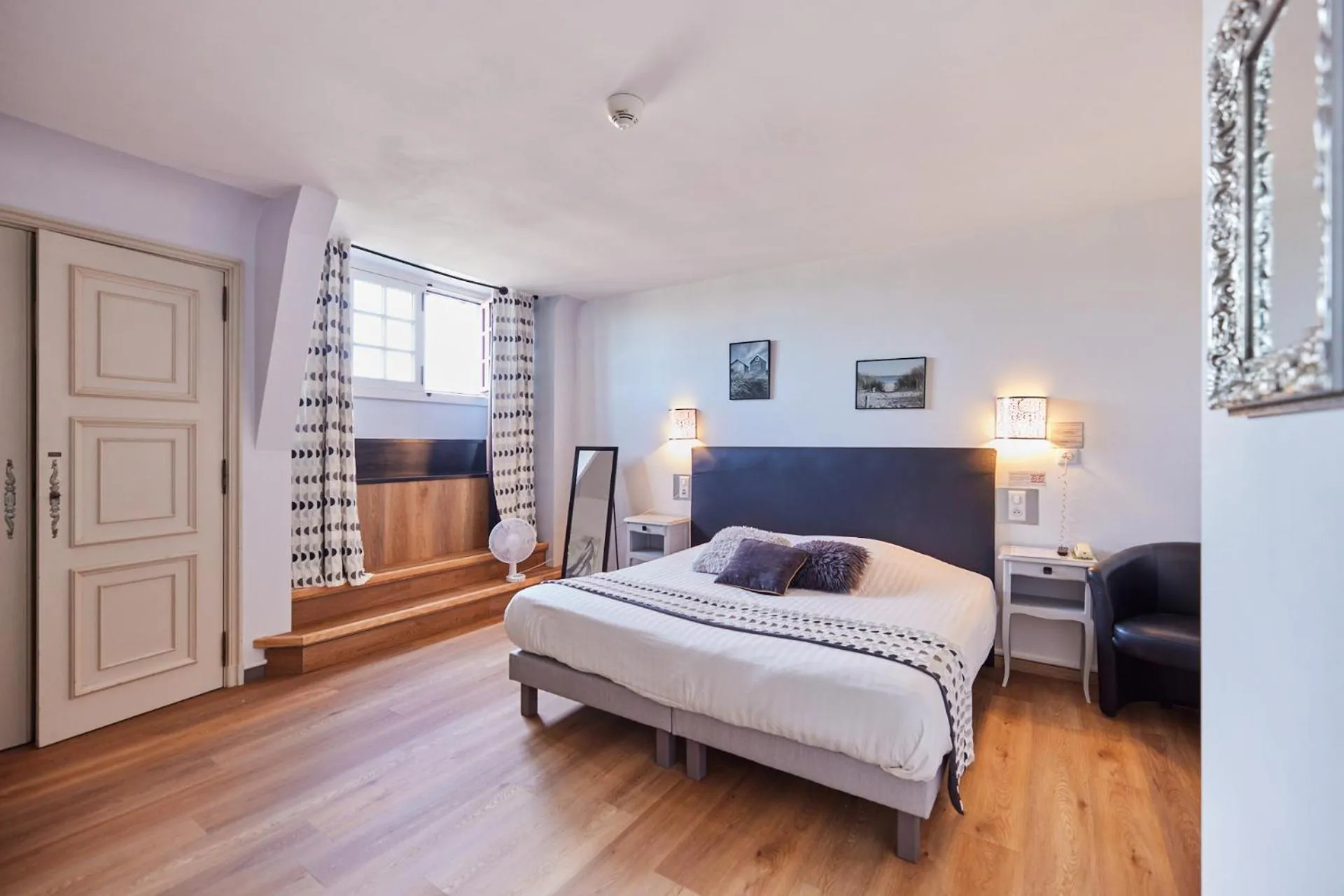 Bed in Hôtel Les Deux Magots