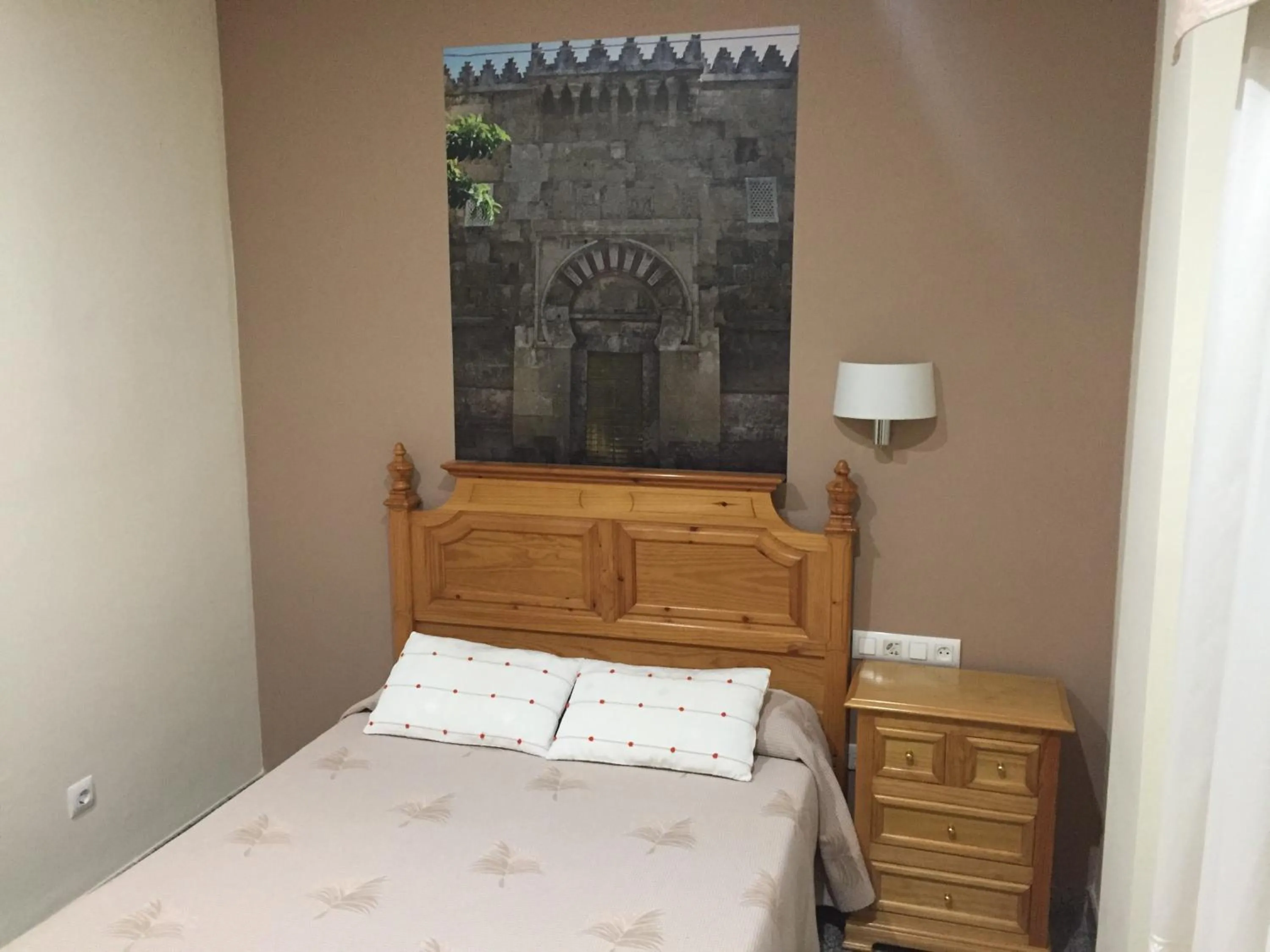 Photo of the whole room, Bed in Maximiano Herculeo