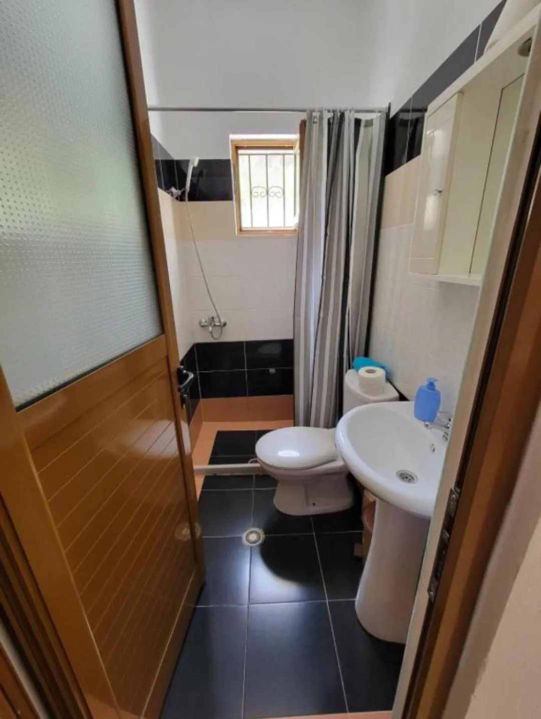 Shower in Vila Pasqyra