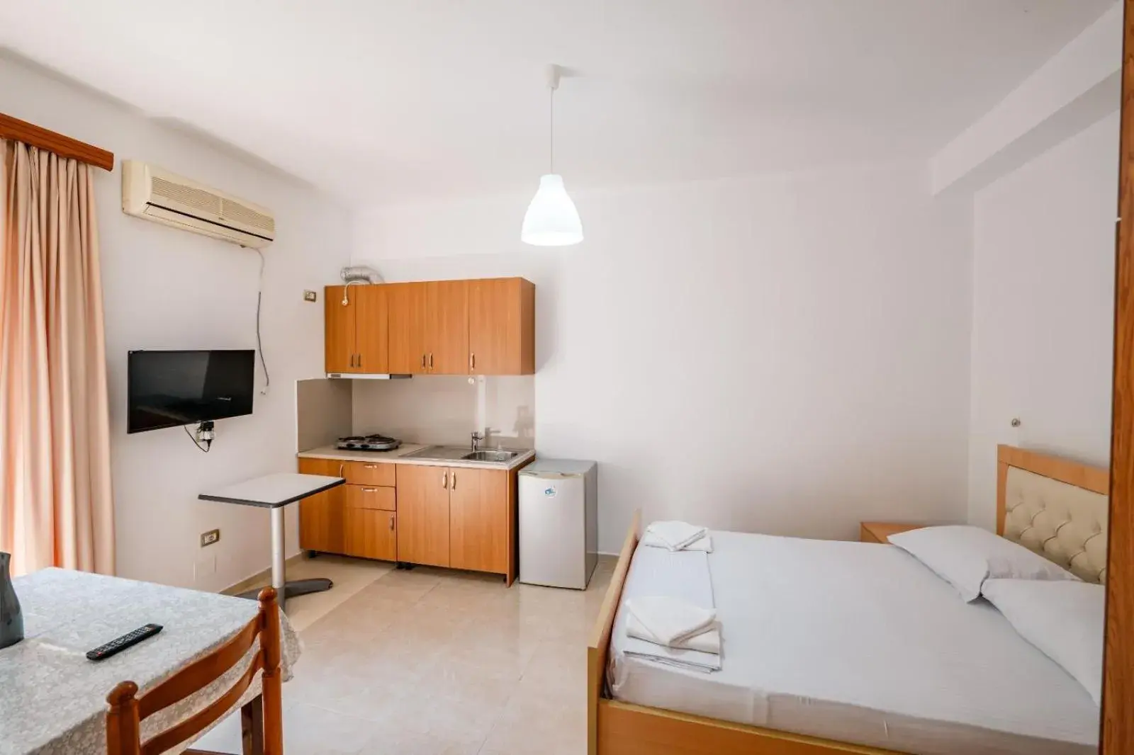 Double Room in Vila Pasqyra Double Room in Vila Pasqyra