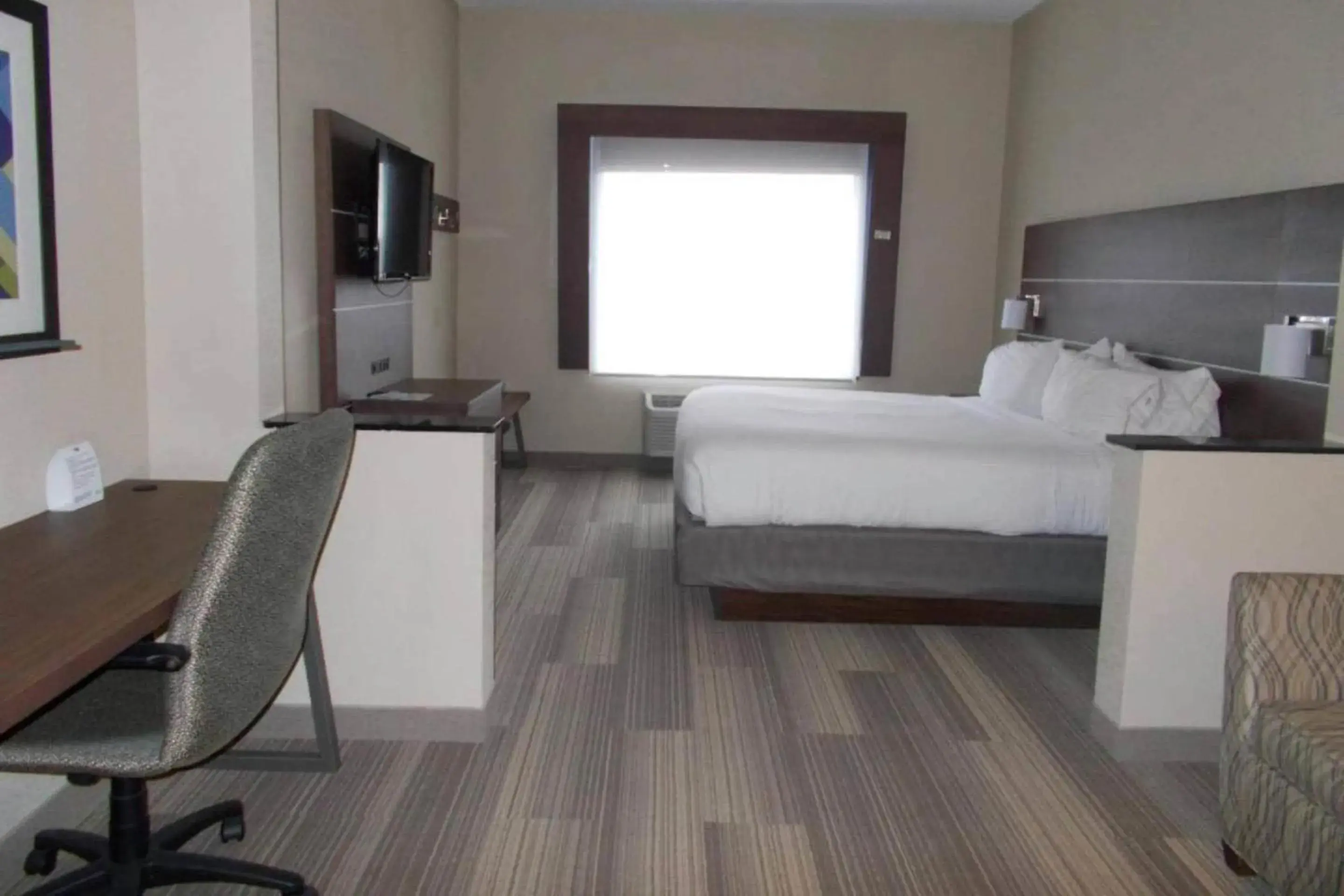 Bedroom, Bed in Comfort Inn & Suites Miami - Route 66 Bedroom, Bed in Comfort Inn & Suites Miami - Route 66