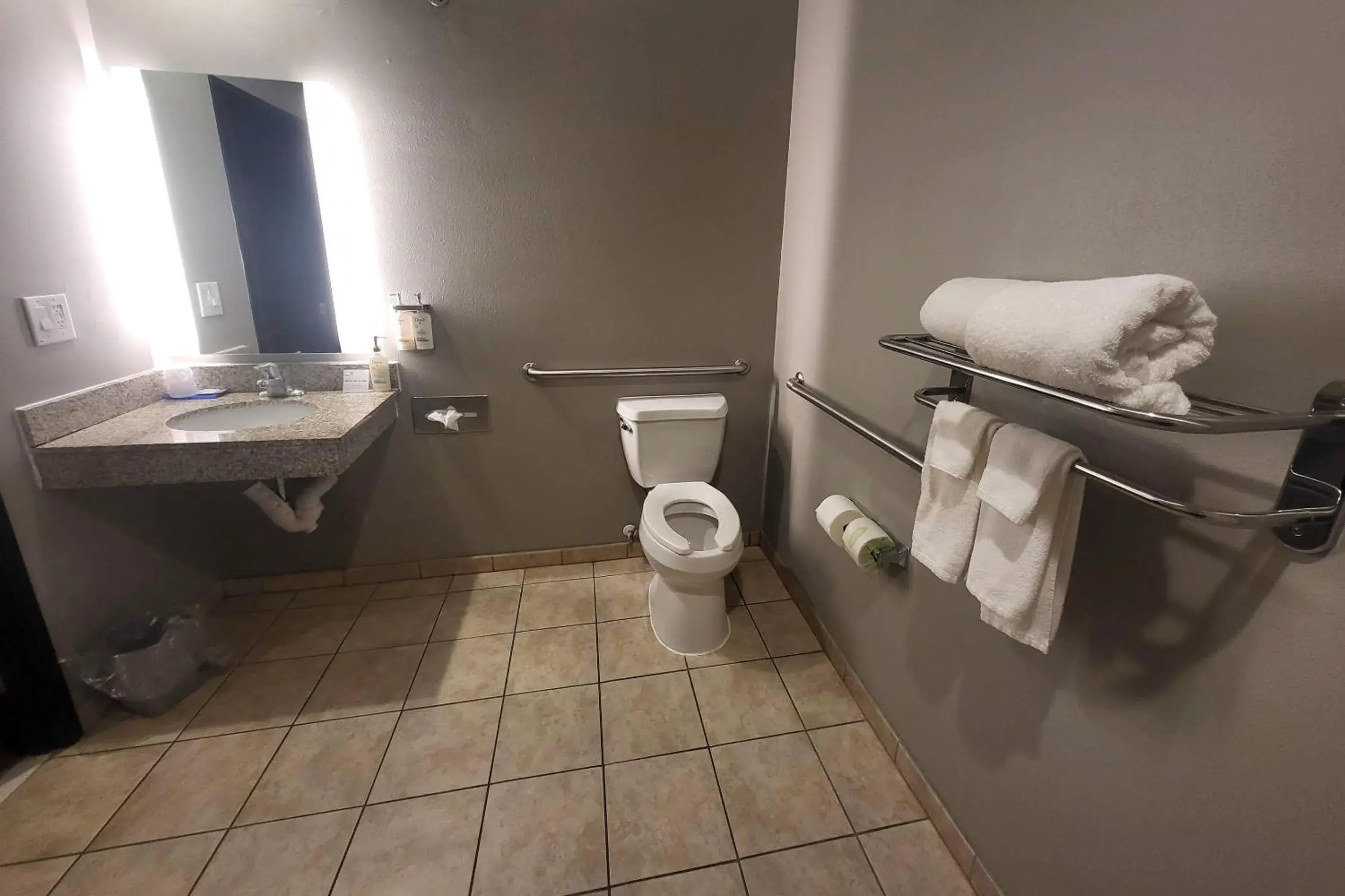 Bedroom in Comfort Inn & Suites Miami - Route 66 Bedroom in Comfort Inn & Suites Miami - Route 66