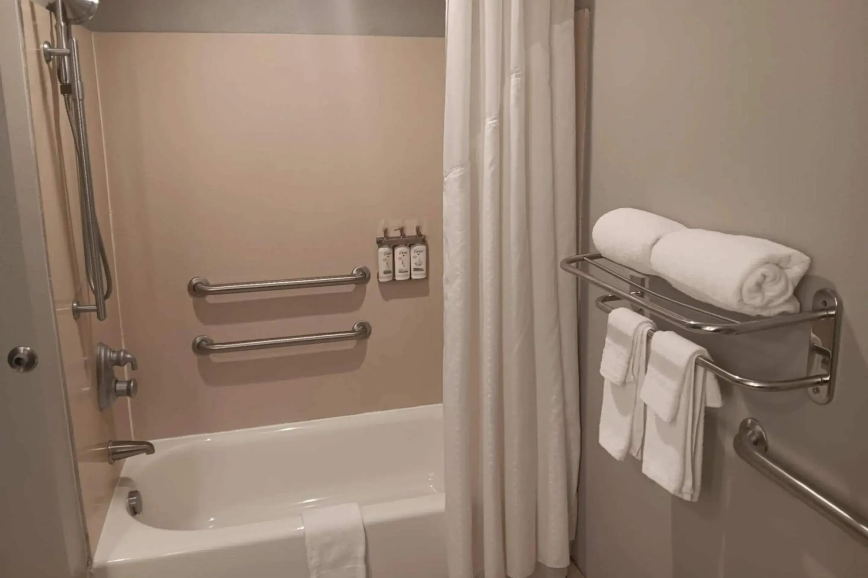 Bedroom in Comfort Inn & Suites Miami - Route 66 Bedroom in Comfort Inn & Suites Miami - Route 66