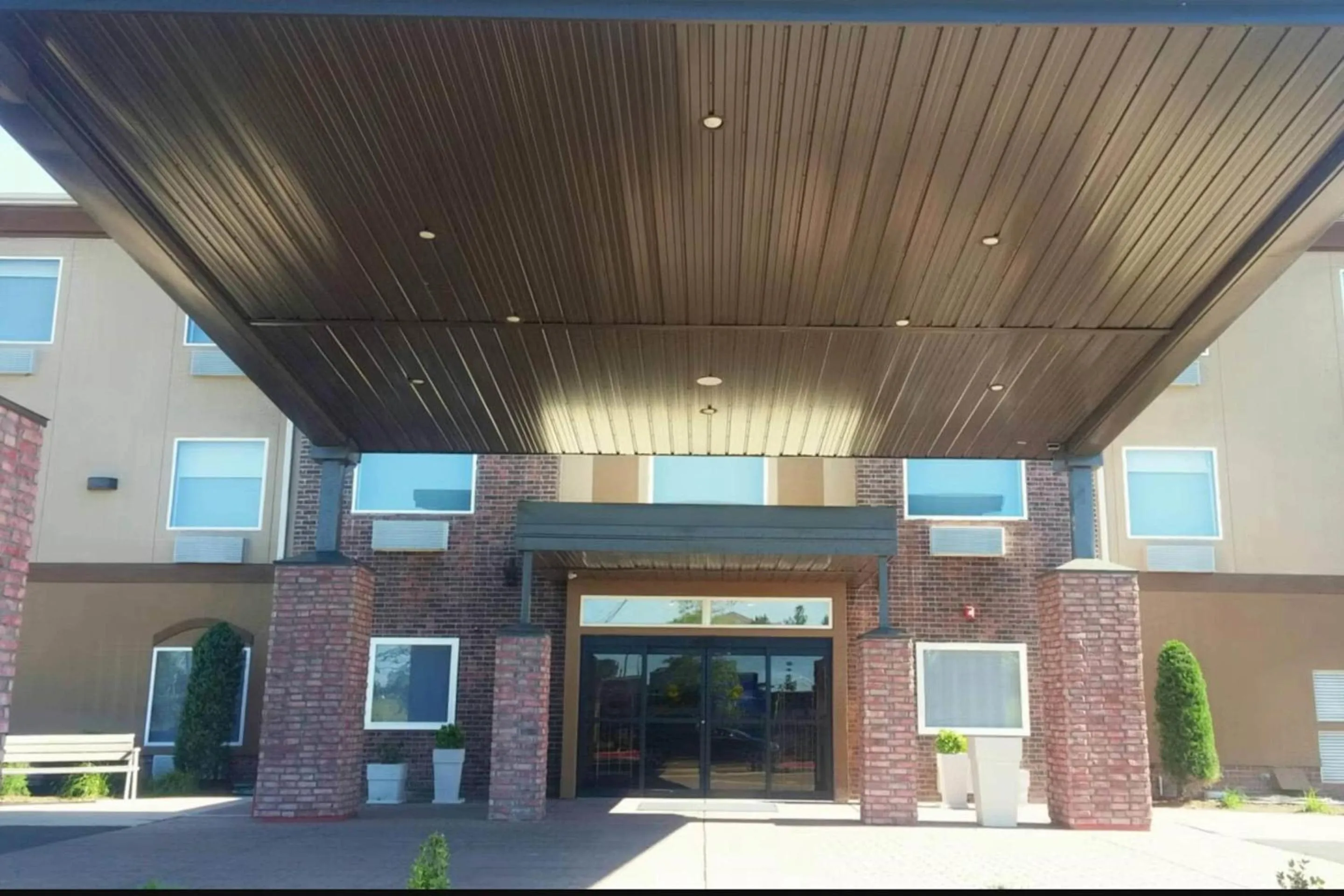 Property building in Comfort Inn & Suites Miami - Route 66