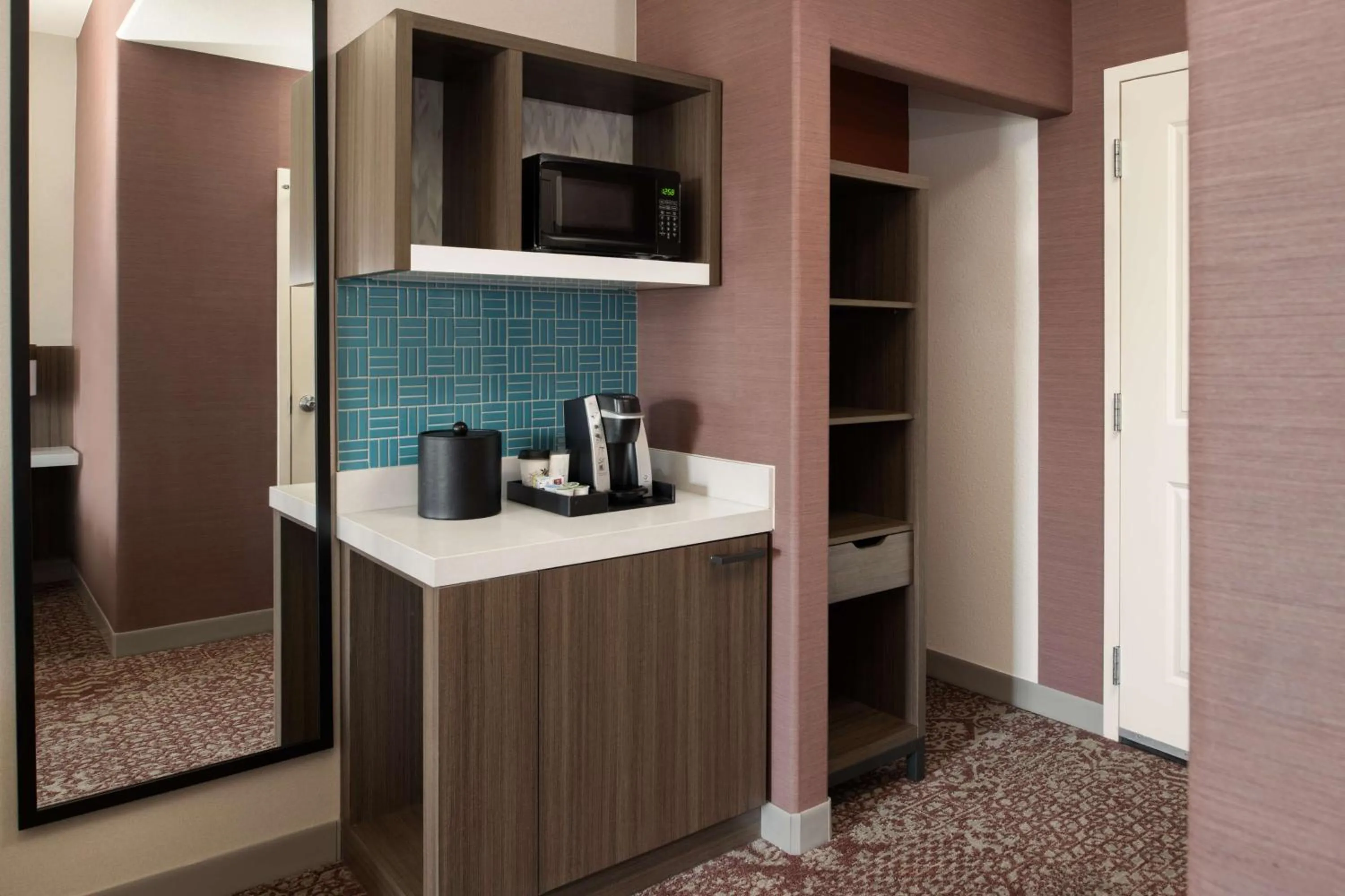 Photo of the whole room in Hilton Garden Inn Fontana