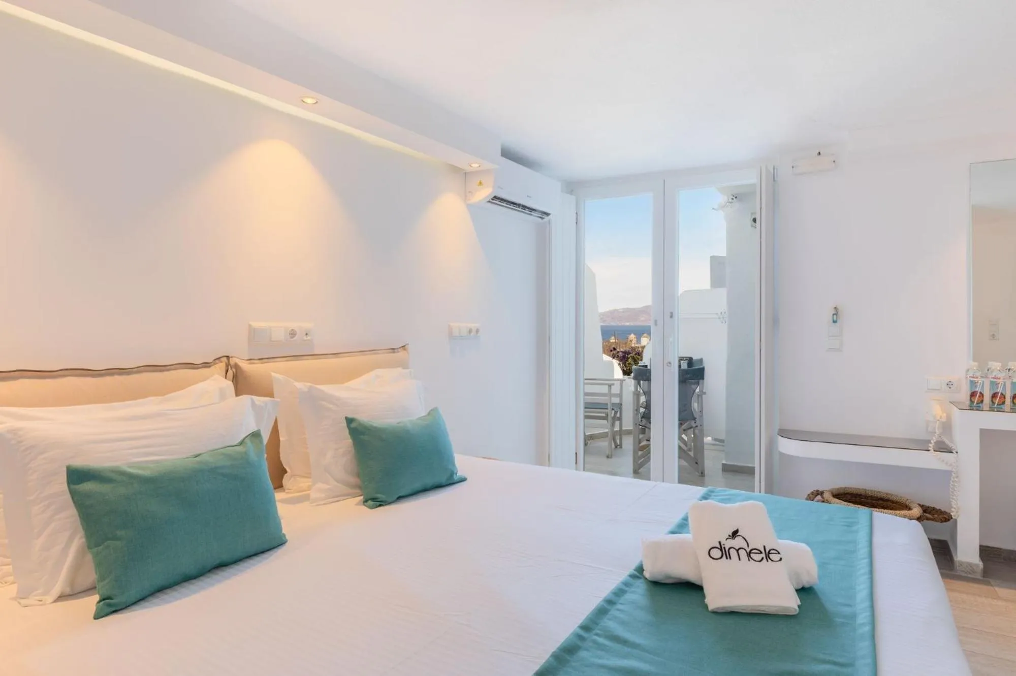 Photo of the whole room in Dimele