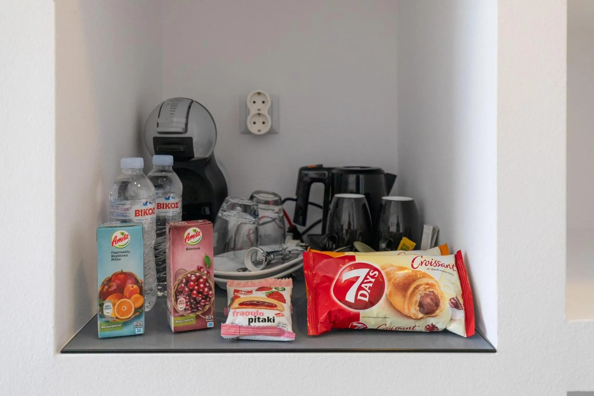 Coffee/tea facilities in Dimele