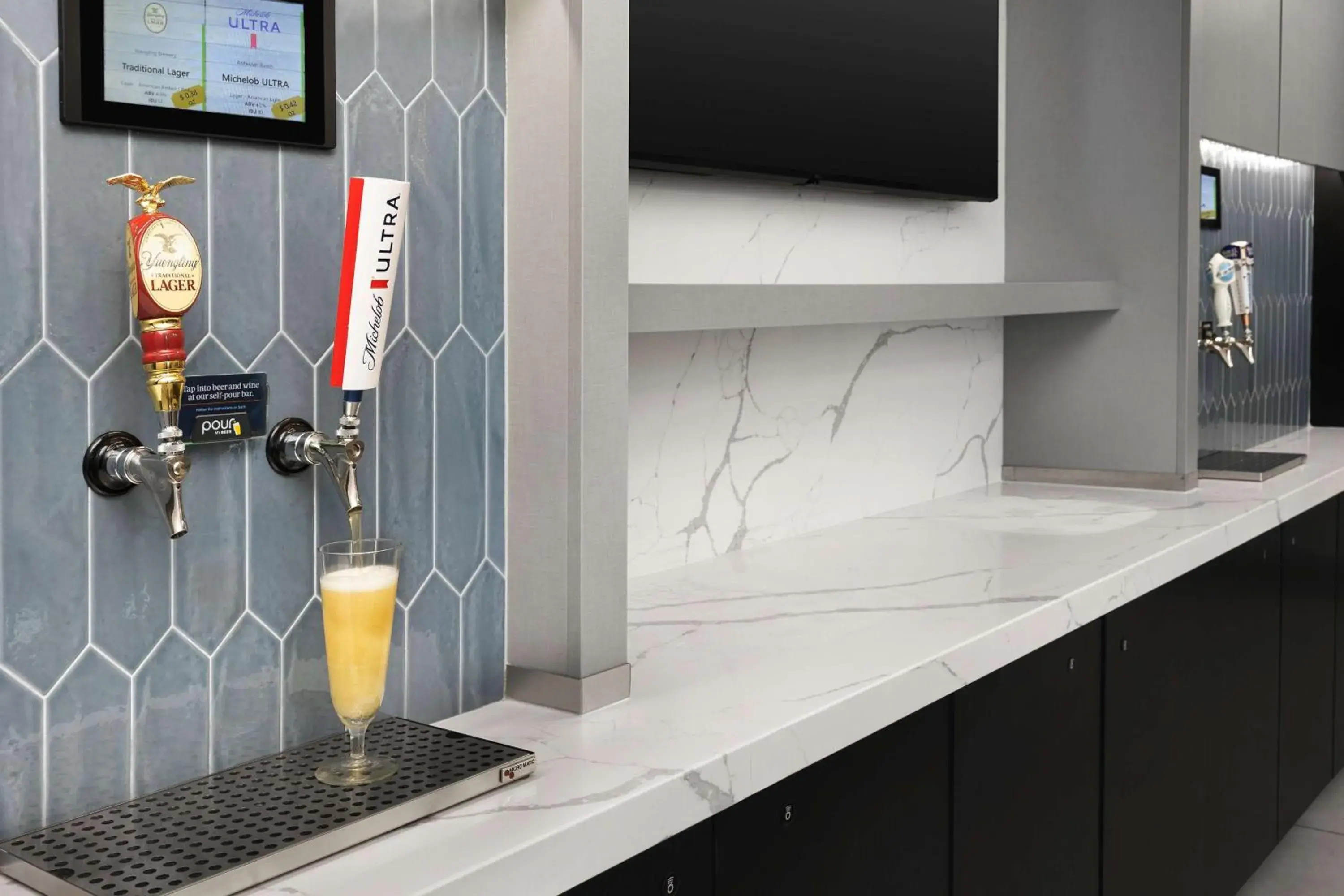 Lounge or bar in Homewood Suites by Hilton York Lounge or bar in Homewood Suites by Hilton York