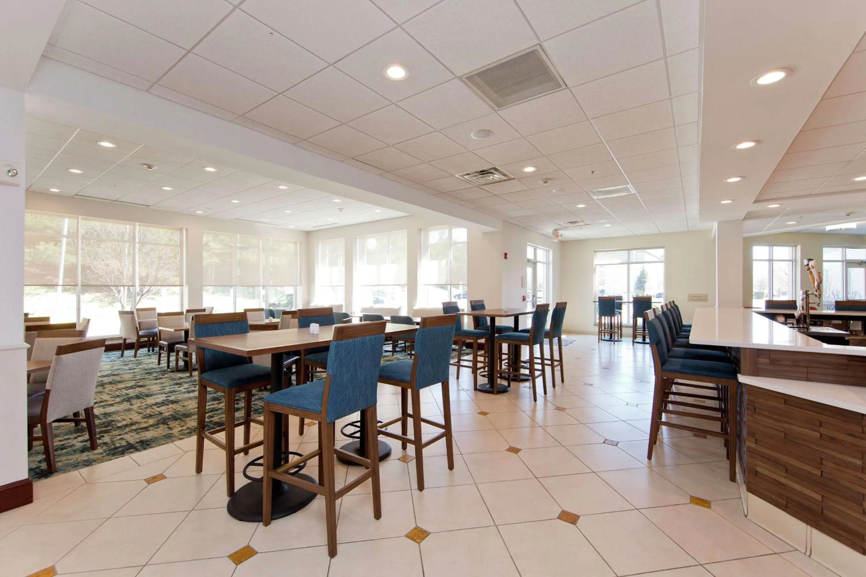 Restaurant/places to eat in Hilton Garden Inn Winchester