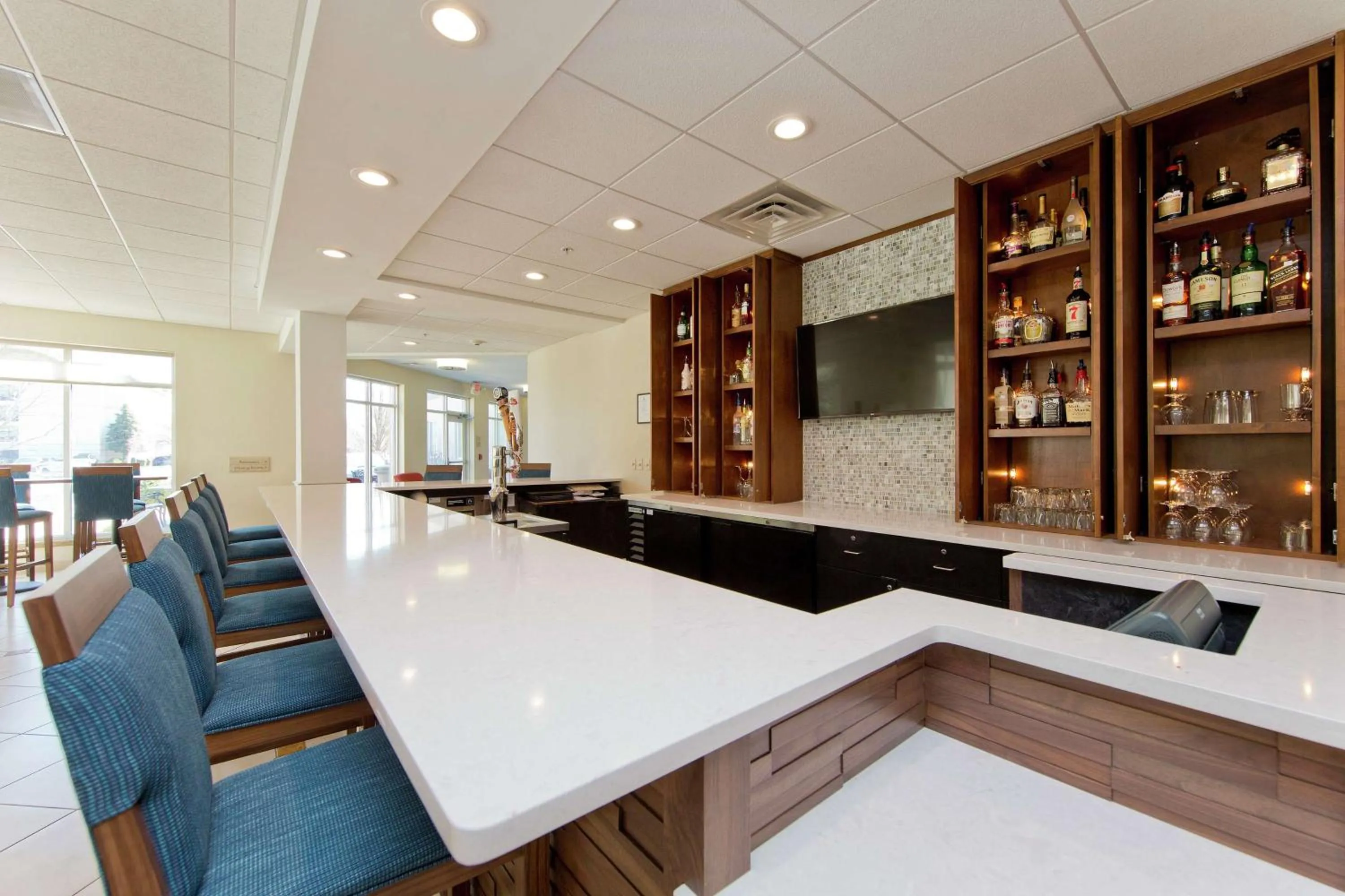 Lounge or bar in Hilton Garden Inn Winchester