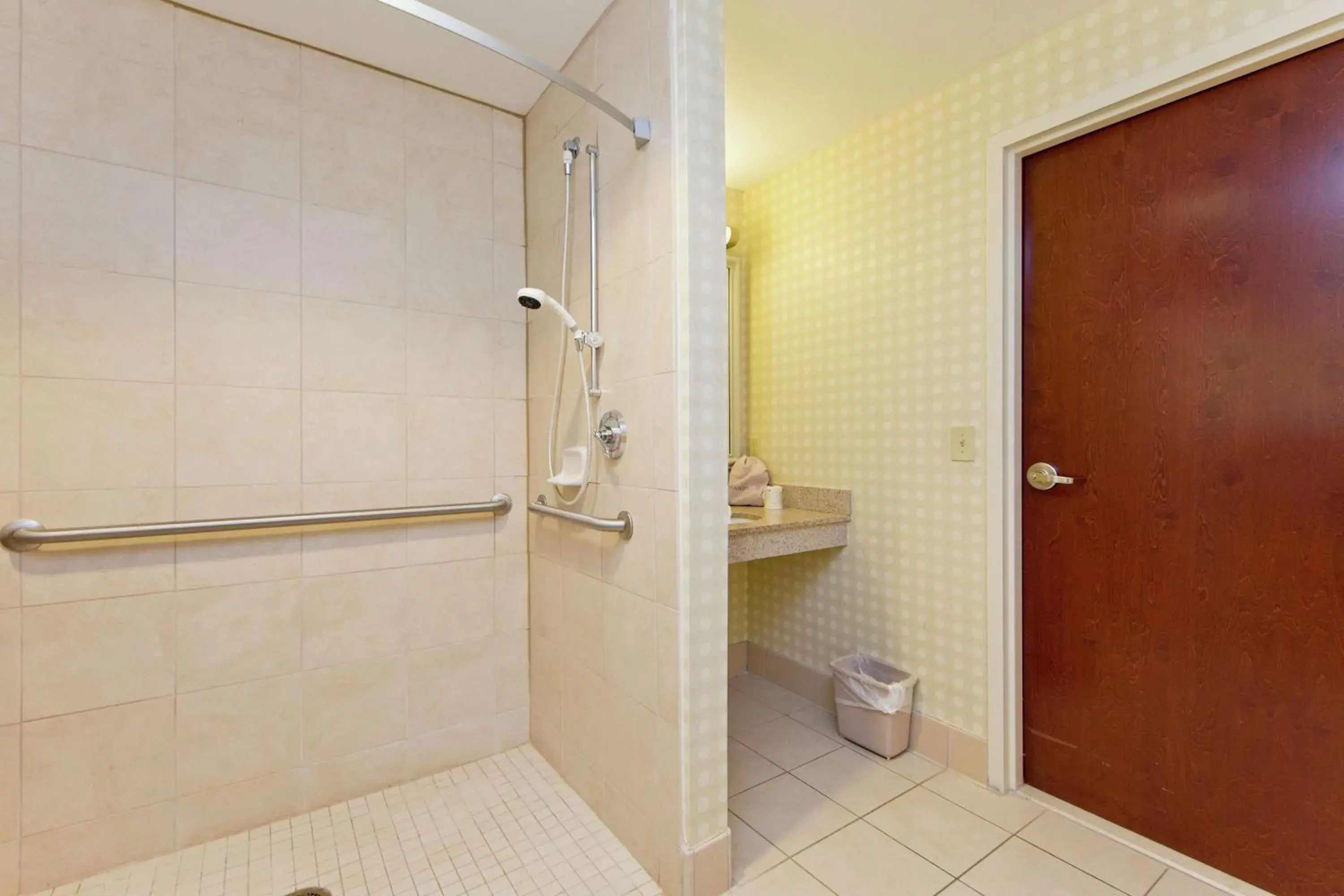 Bathroom in Hilton Garden Inn Winchester Bathroom in Hilton Garden Inn Winchester