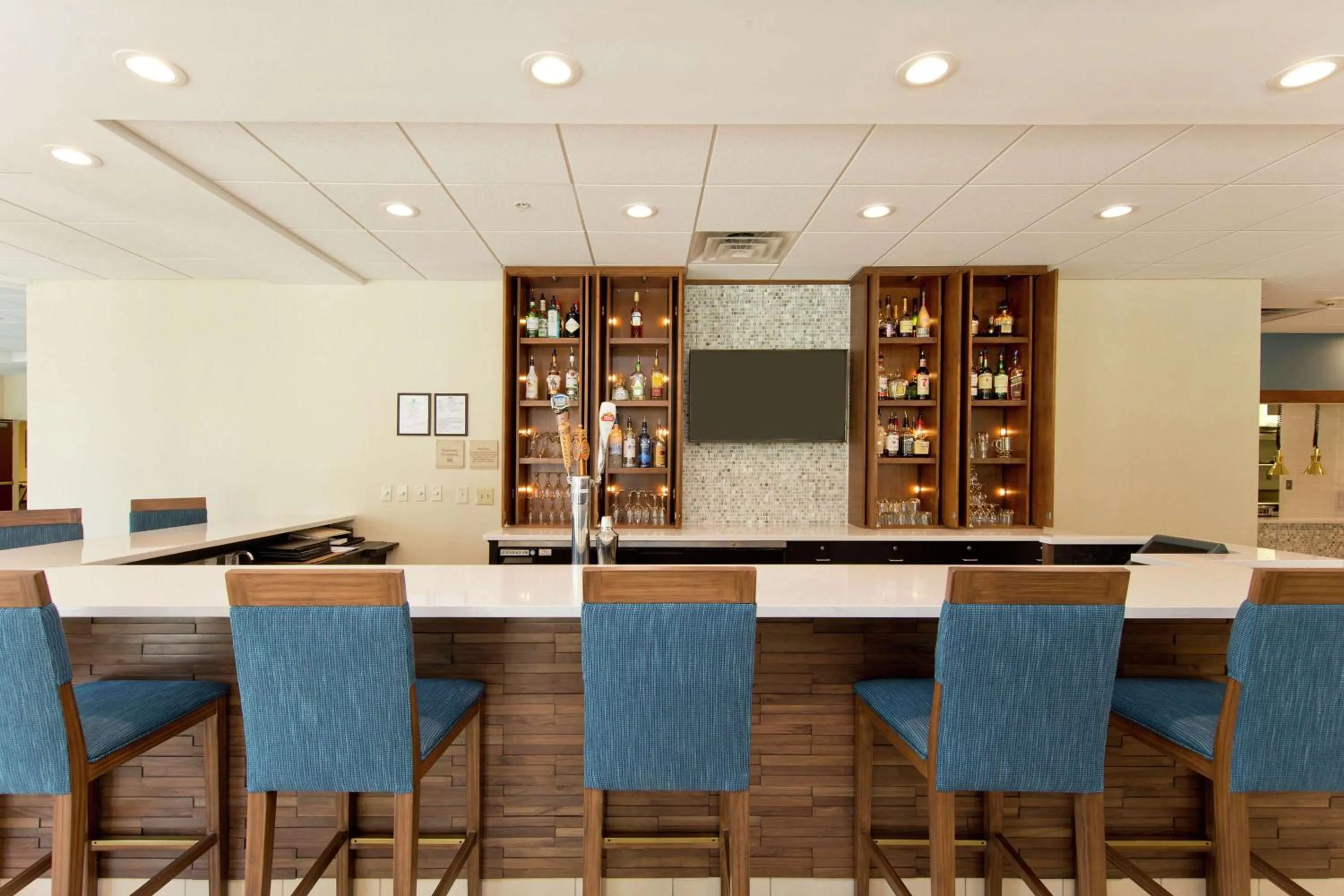 Lounge or bar in Hilton Garden Inn Winchester