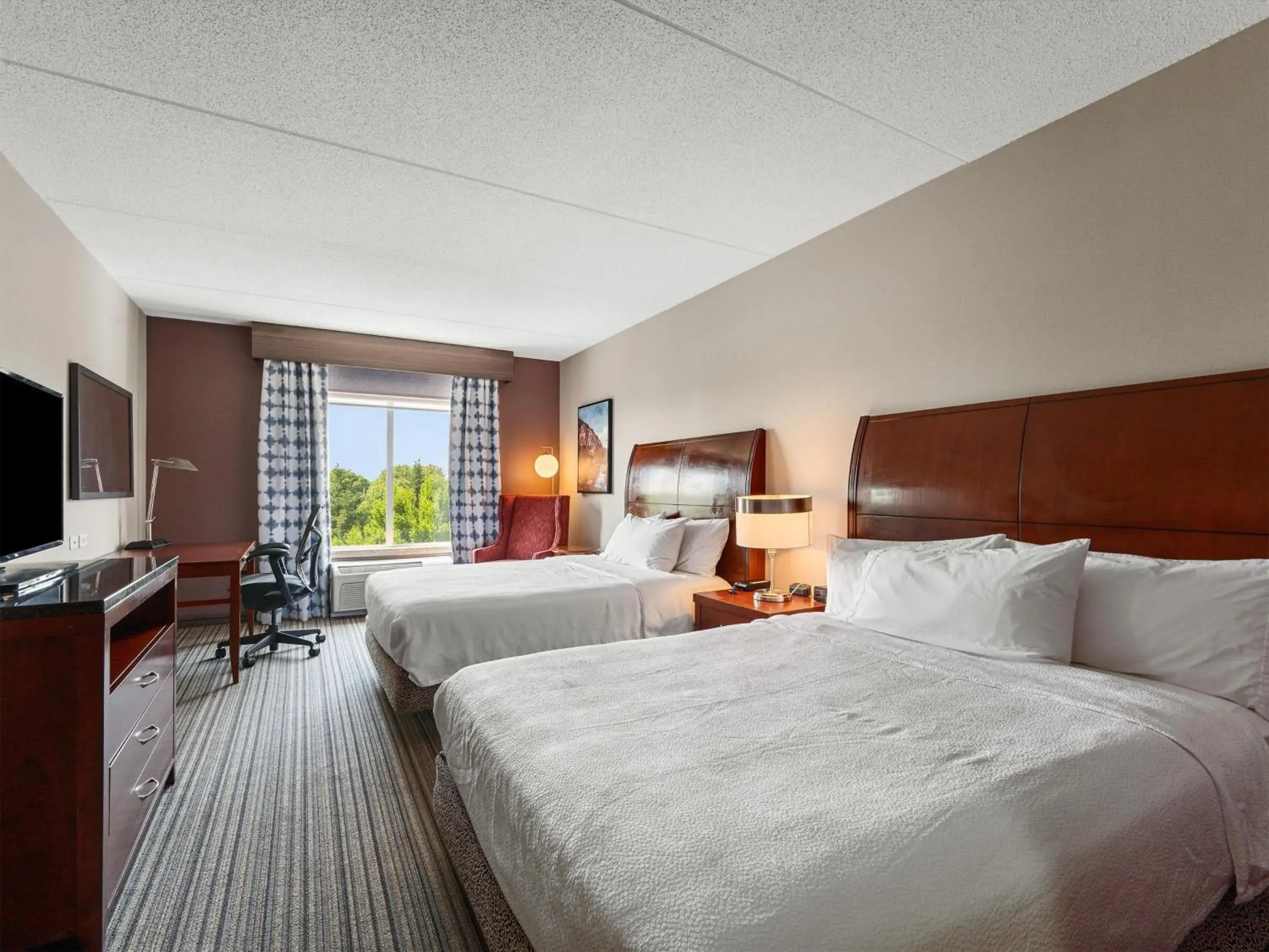 Premium Queen Room with Two Queen Beds in Hilton Garden Inn Winchester Premium Queen Room with Two Queen Beds in Hilton Garden Inn Winchester