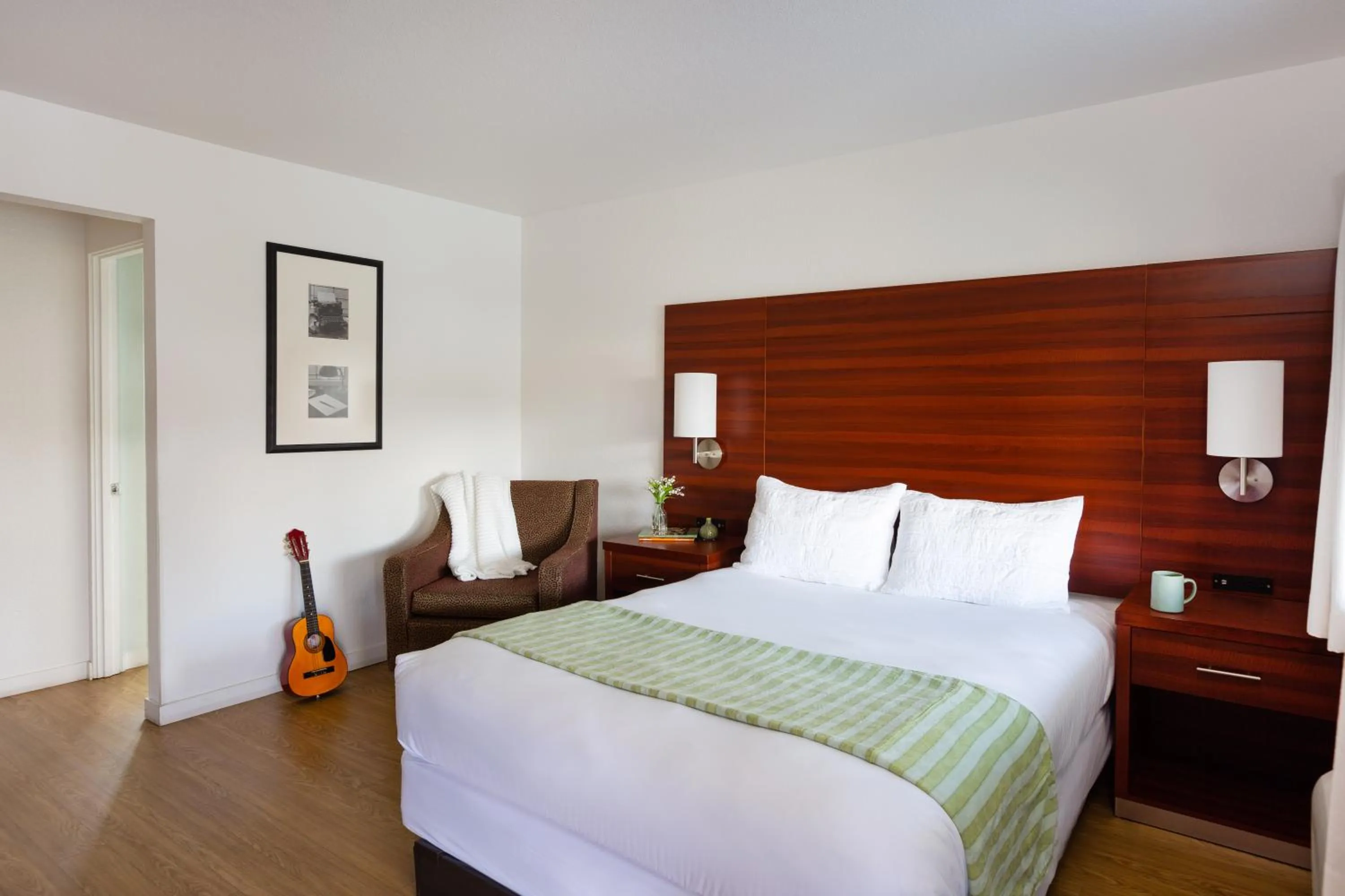 Bed in Diablo Mountain Inn Walnut Creek