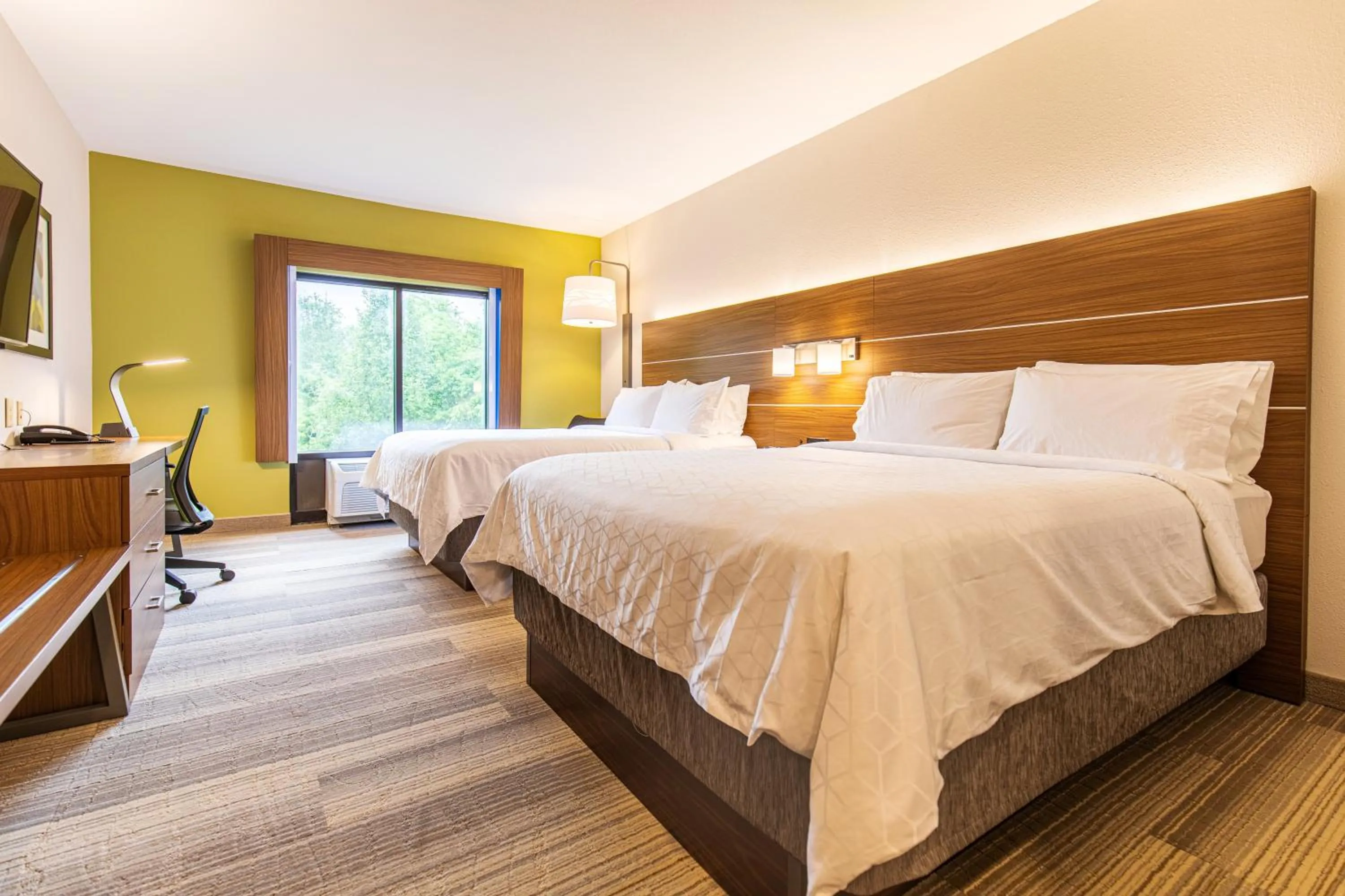 Photo of the whole room, Bed in Holiday Inn Express Johnson City by IHG