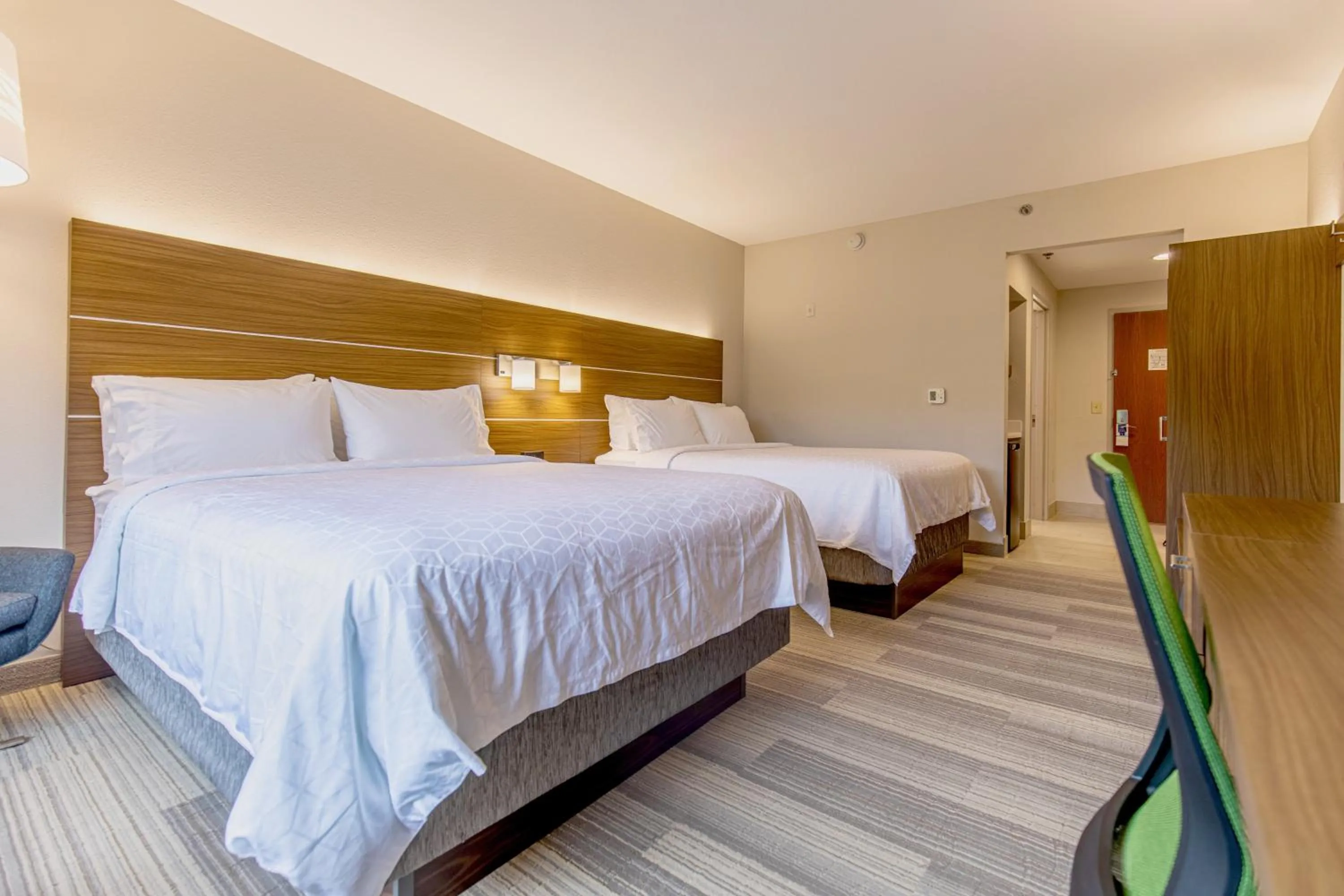 Photo of the whole room, Bed in Holiday Inn Express Johnson City by IHG