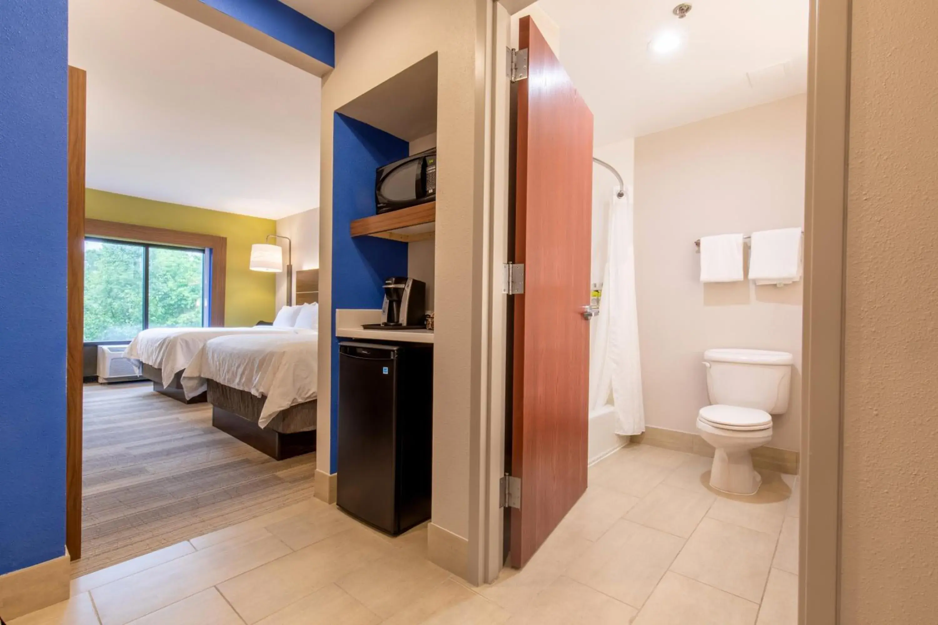 Standard Room with Two Queen Beds in Holiday Inn Express Johnson City by IHG Standard Room with Two Queen Beds in Holiday Inn Express Johnson City by IHG