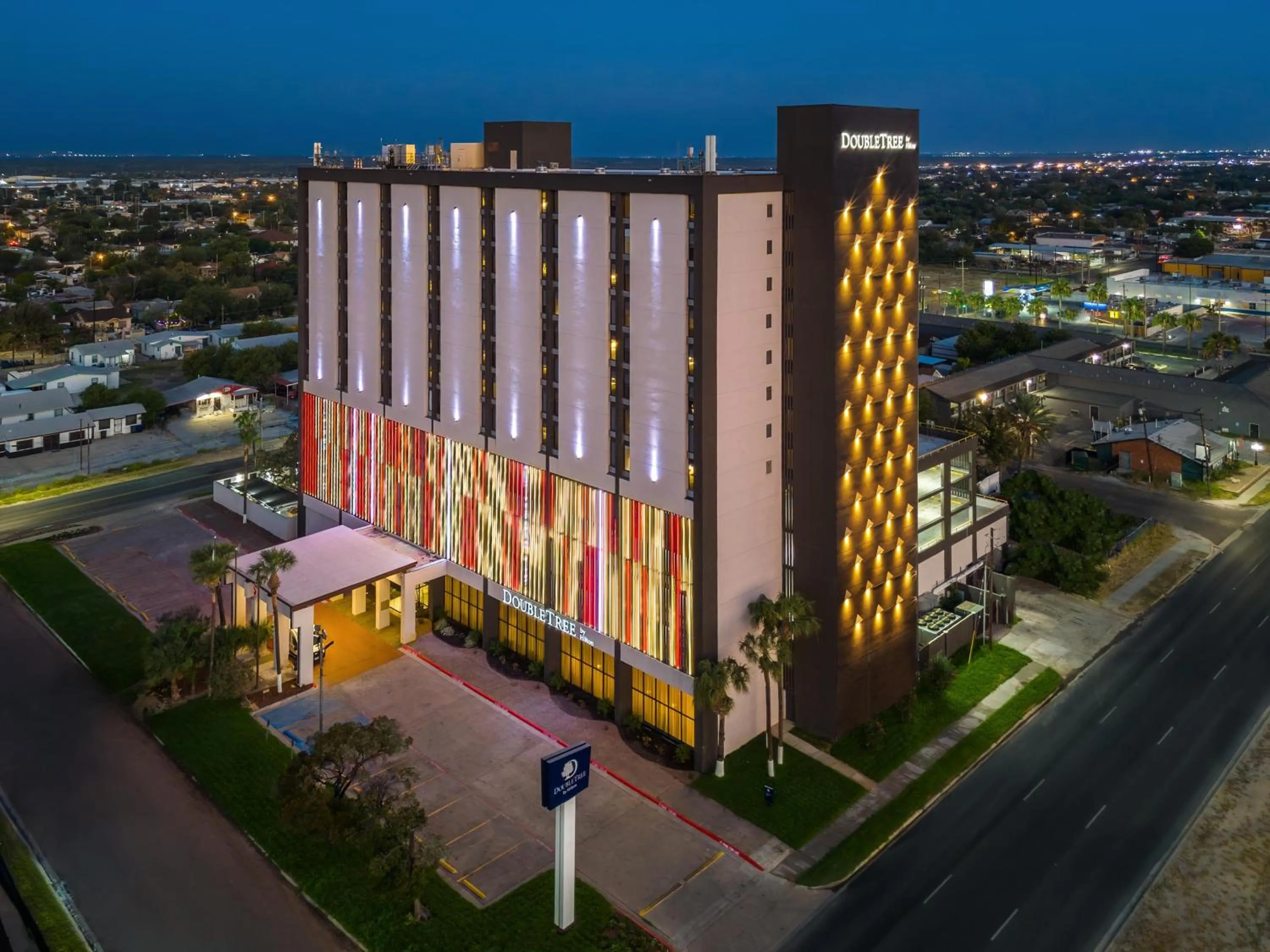 Property building in DoubleTree by Hilton Laredo