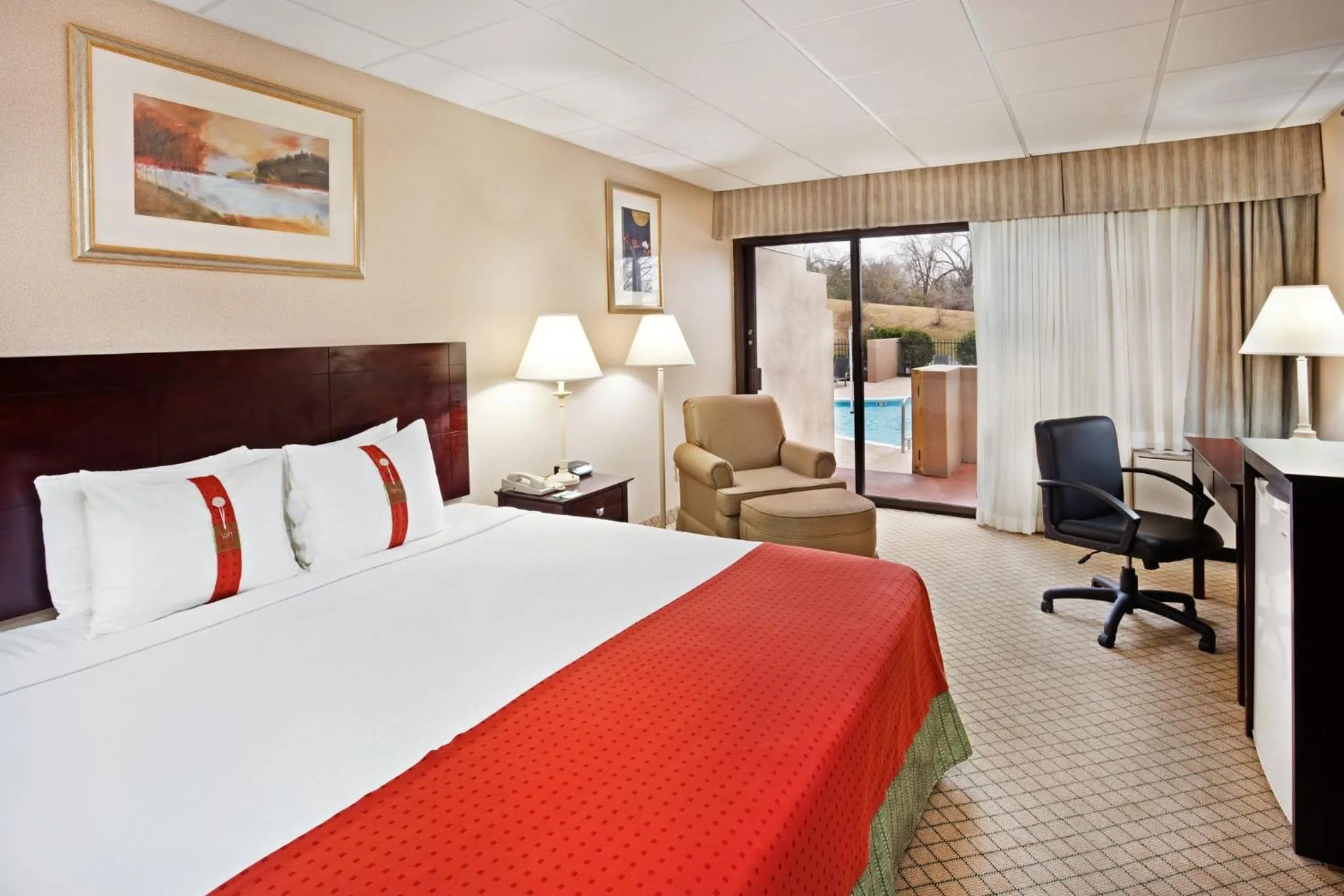 Photo of the whole room, Bed in Holiday Inn Johnson City by IHG