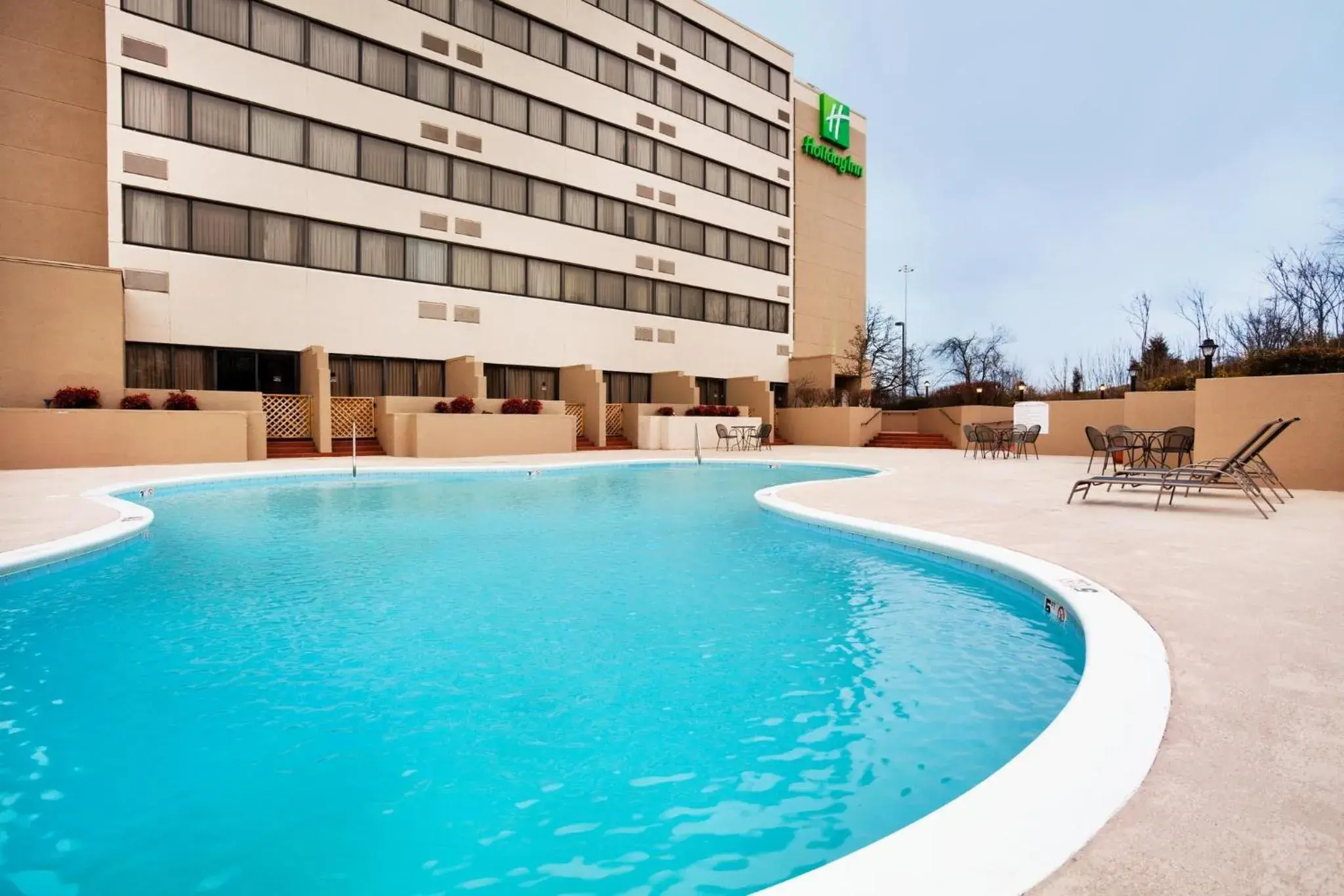 Swimming pool in Holiday Inn Johnson City by IHG Swimming pool in Holiday Inn Johnson City by IHG